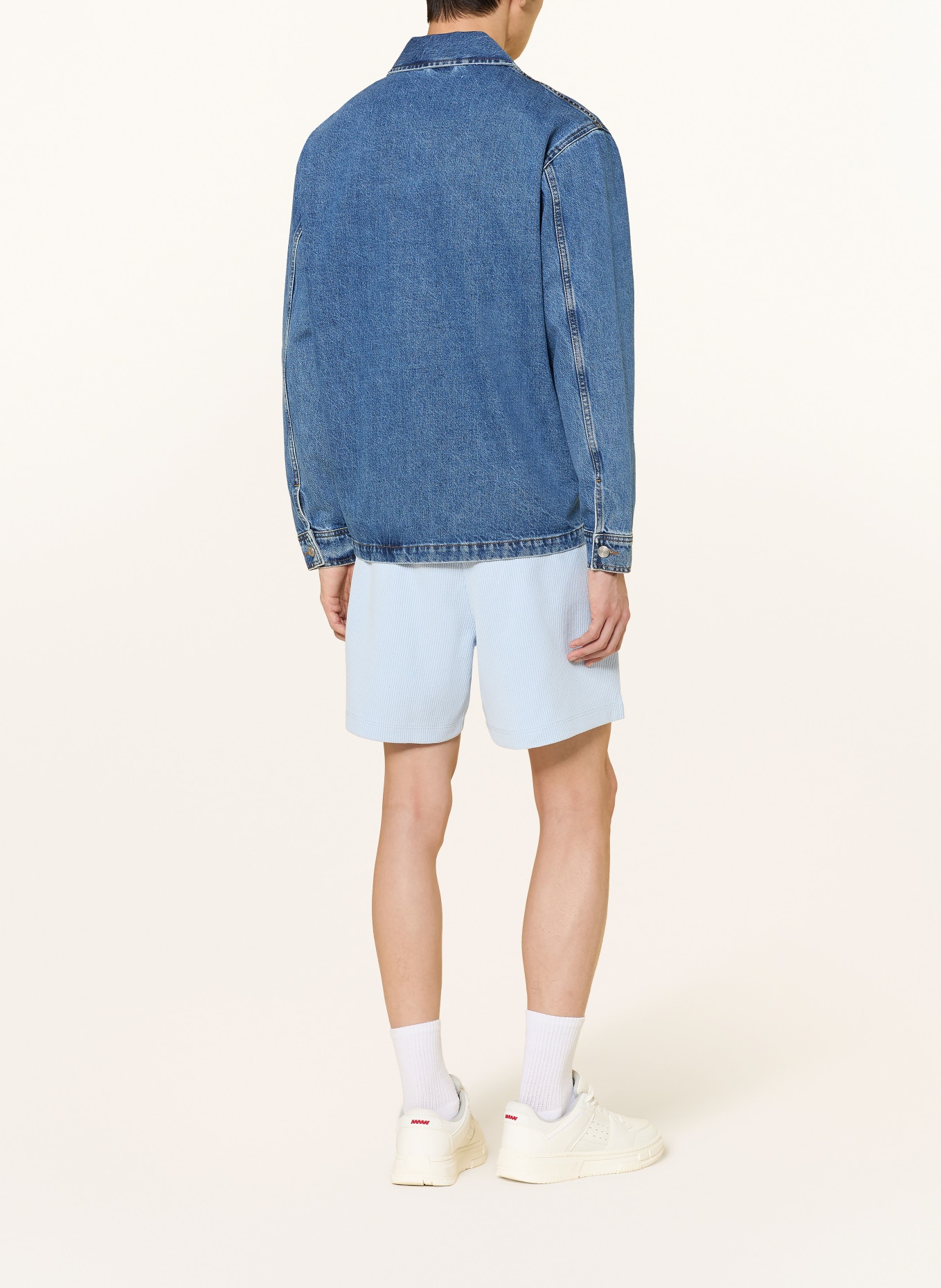 HUGO Sweatshorts NUWAFFLO: HELLBLAU