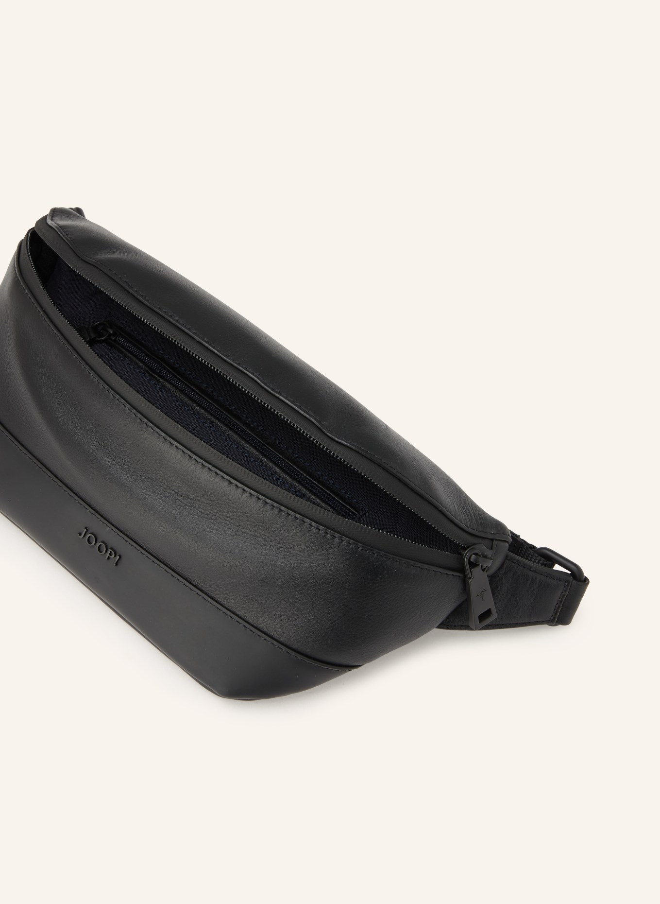 JOOP! Pásková taška MANCIANO LEO: ČERNÁ