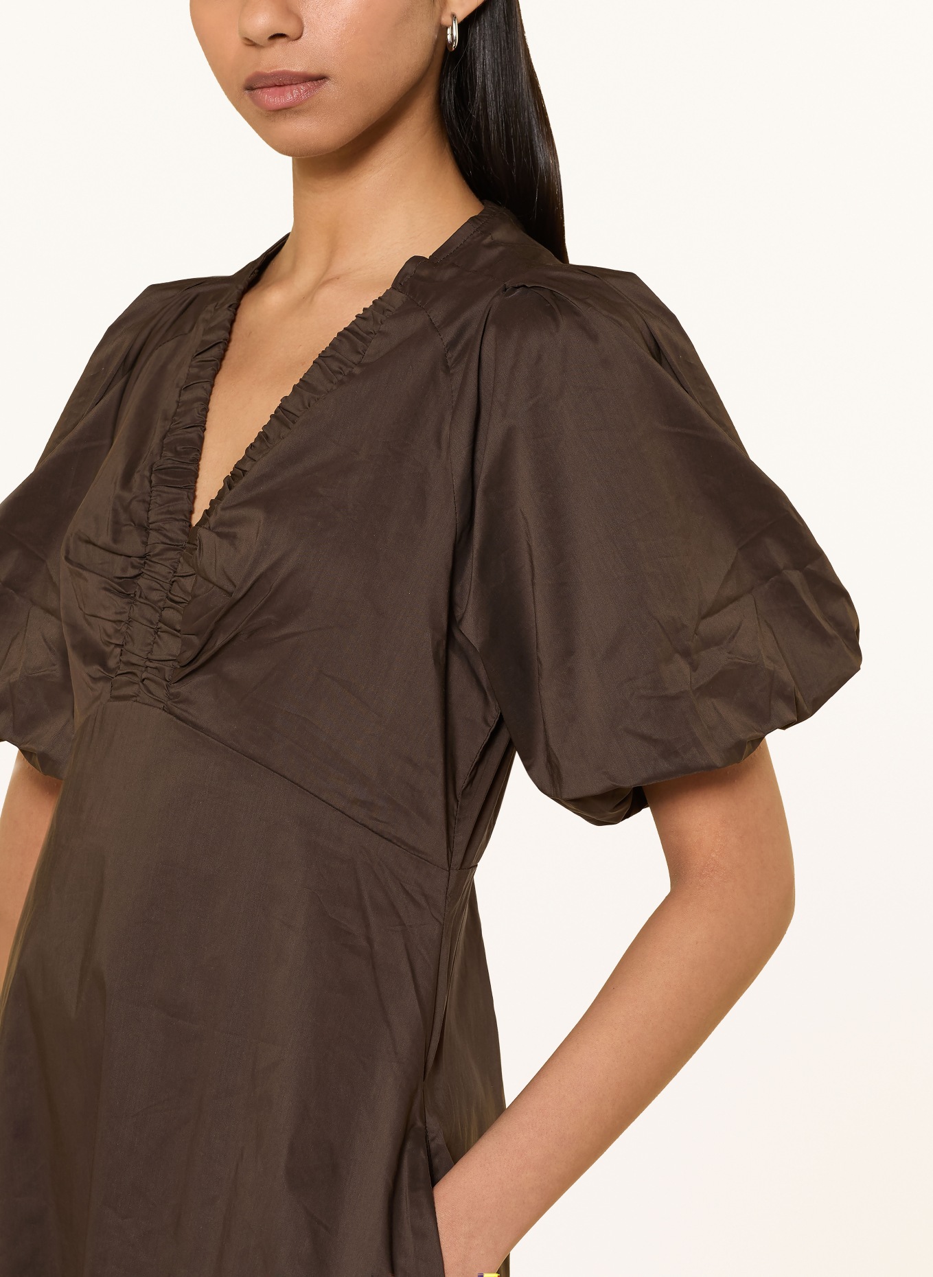 NEO NOIR Sukienka ILLANA: CIEMNOBRĄZOWY