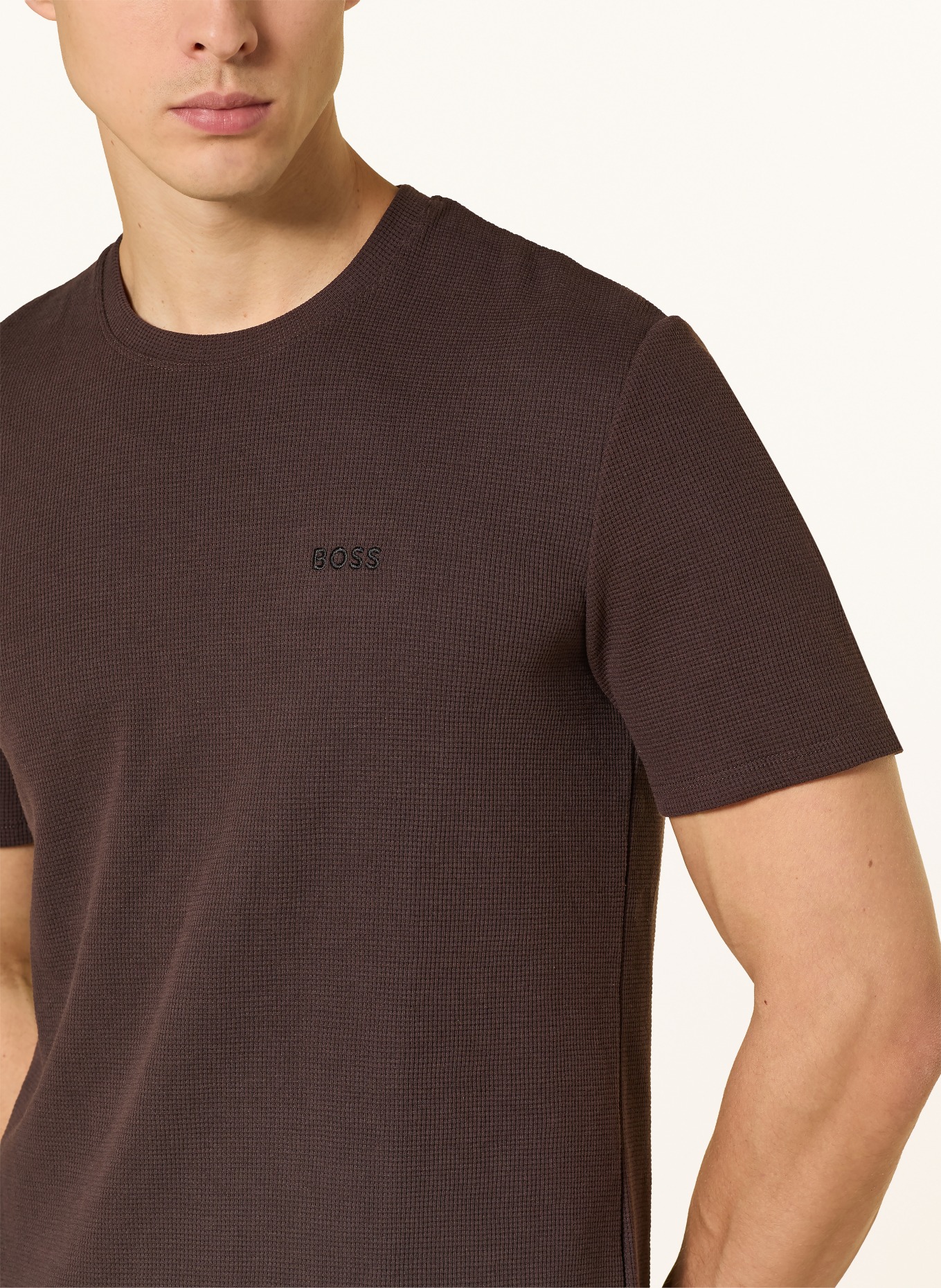 BOSS Schlafshirt: DUNKELBRAUN