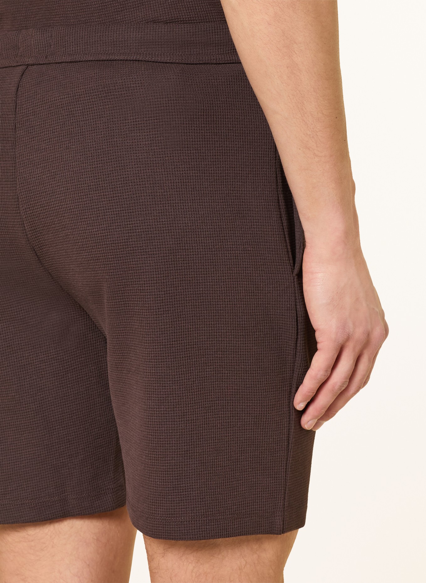 BOSS short de nuit: MARRON FONCÉ