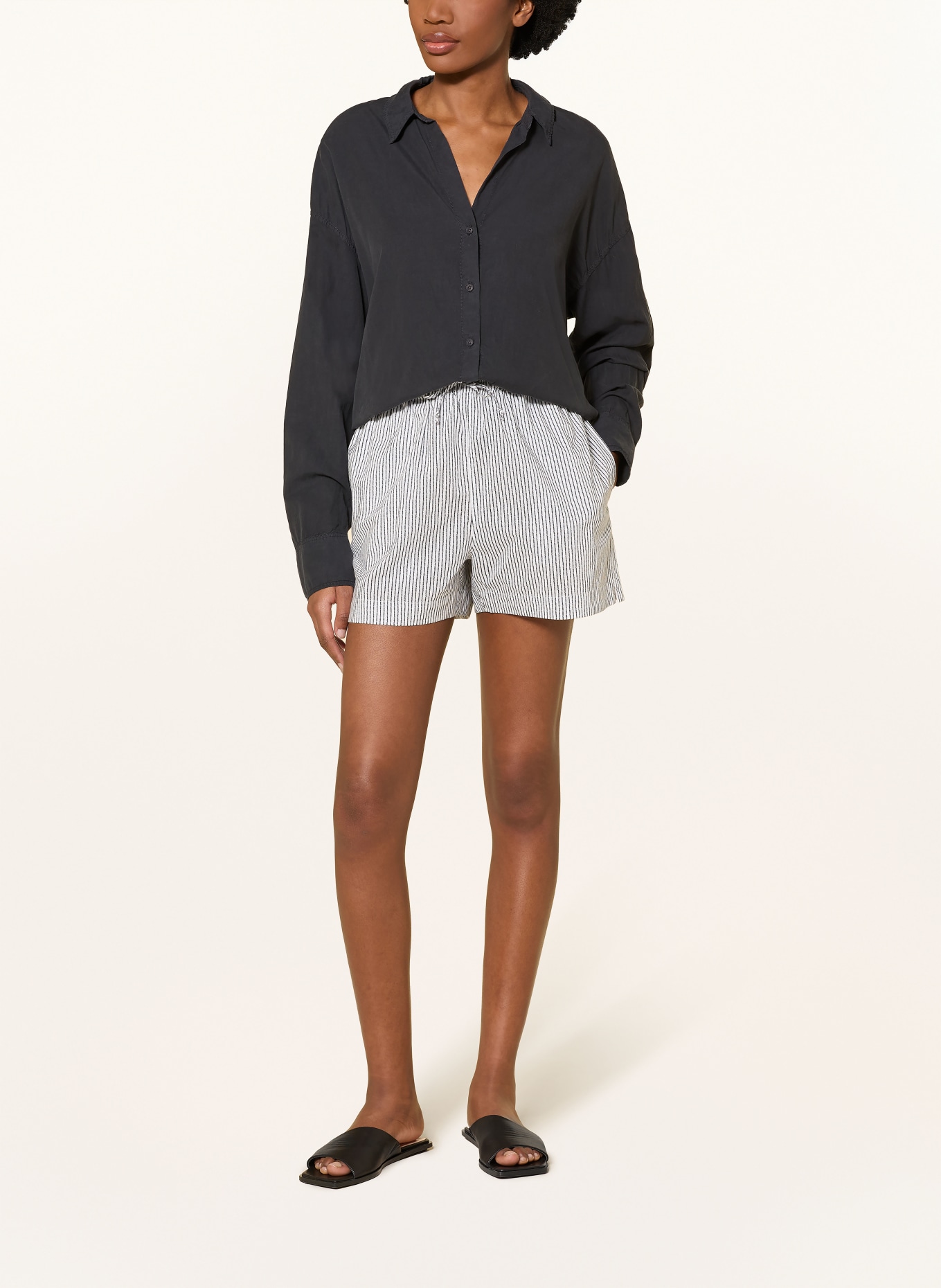 Juvia Shorts LINETTE: WEISS / DUNKELBLAU