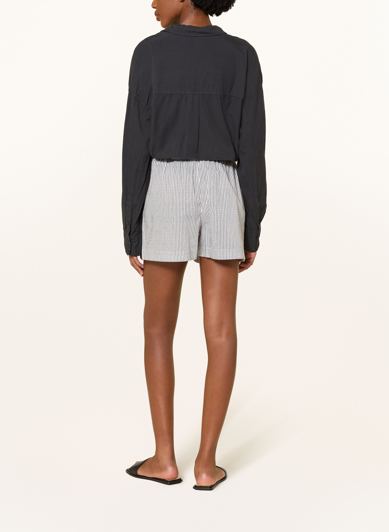 Juvia Shorts LINETTE: WEISS / DUNKELBLAU