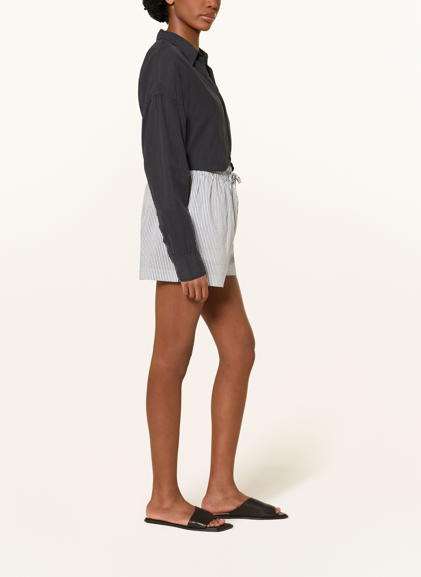 Juvia Shorts LINETTE: WEISS / DUNKELBLAU