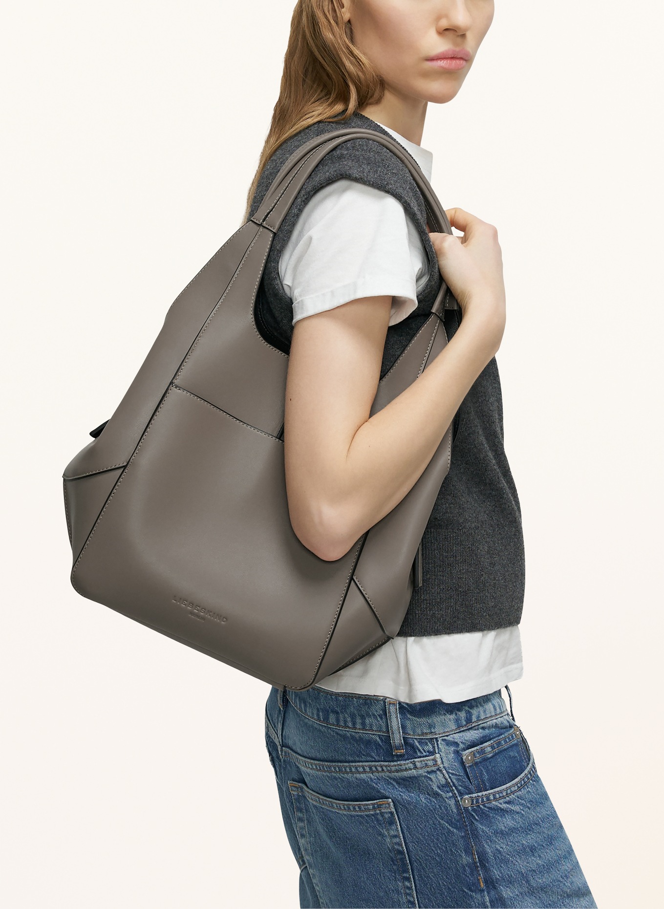 LIEBESKIND Handtasche MEDIUM: GRAU