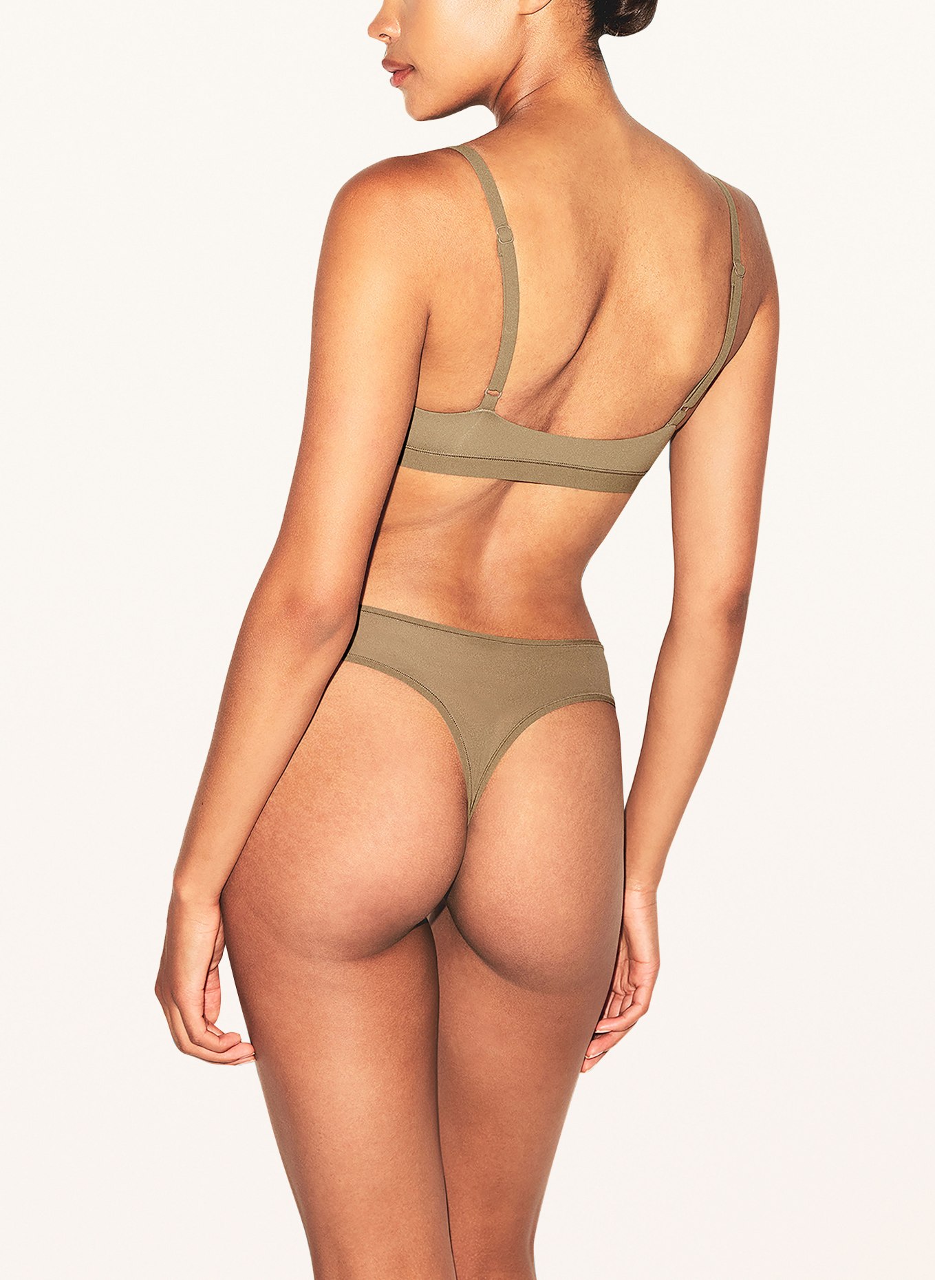 SKIMS String PAST IEDEREEN: truffle truffle