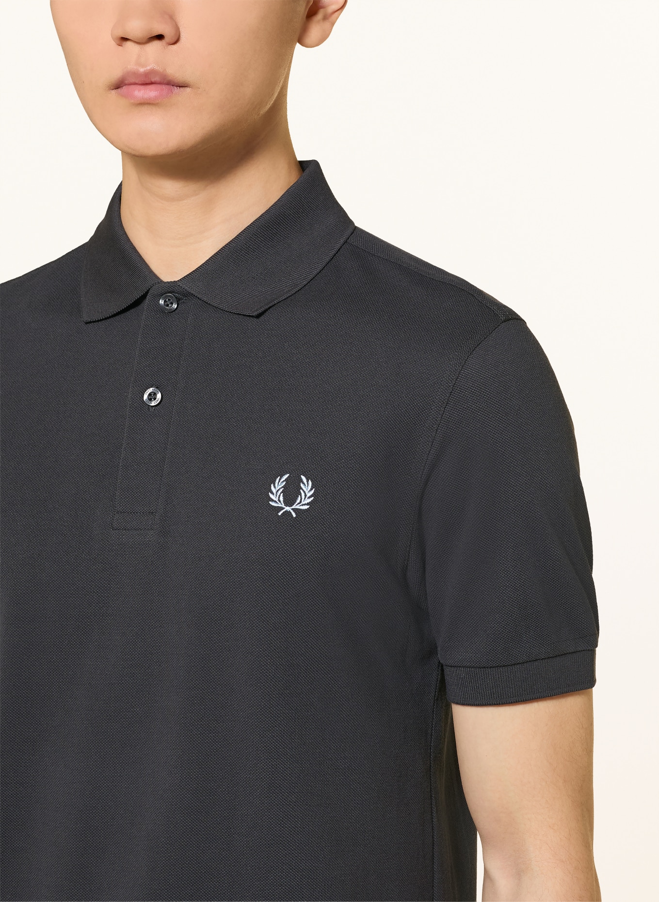 FRED PERRY Koszulka polo z pikowanym wzorem Regular Fit: CZIEMNOSZARY