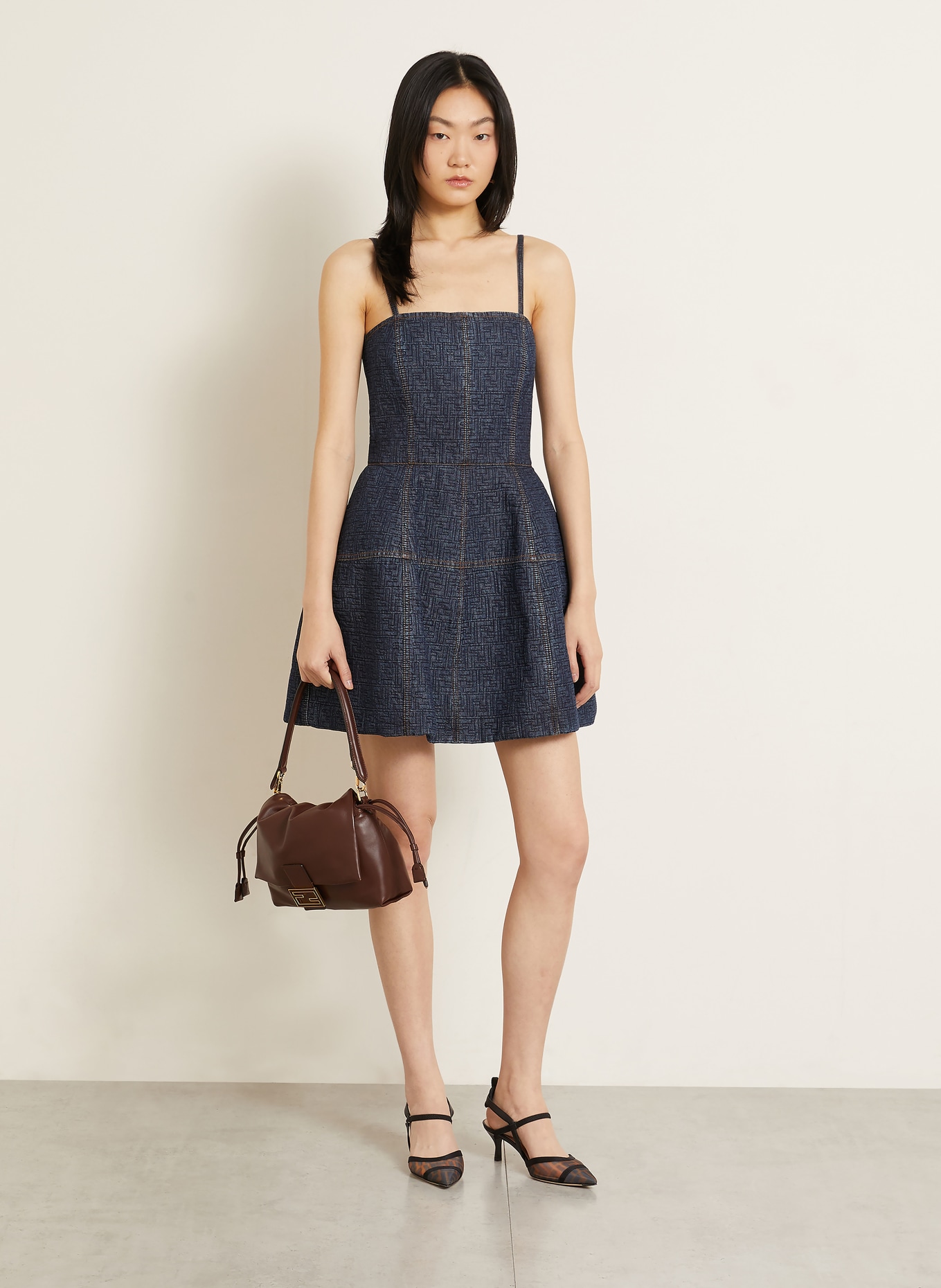 FENDI Sac à main MAMMA BAGUETTE MEDIUM: MARRON FONCÉ / OR