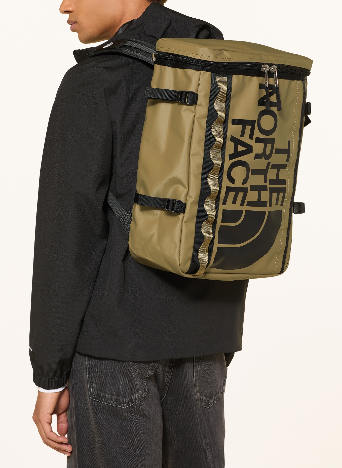 THE NORTH FACE Backpack BASECAMP FUSEBOX S 30 l with laptop compartment: OLIVE / BLACK