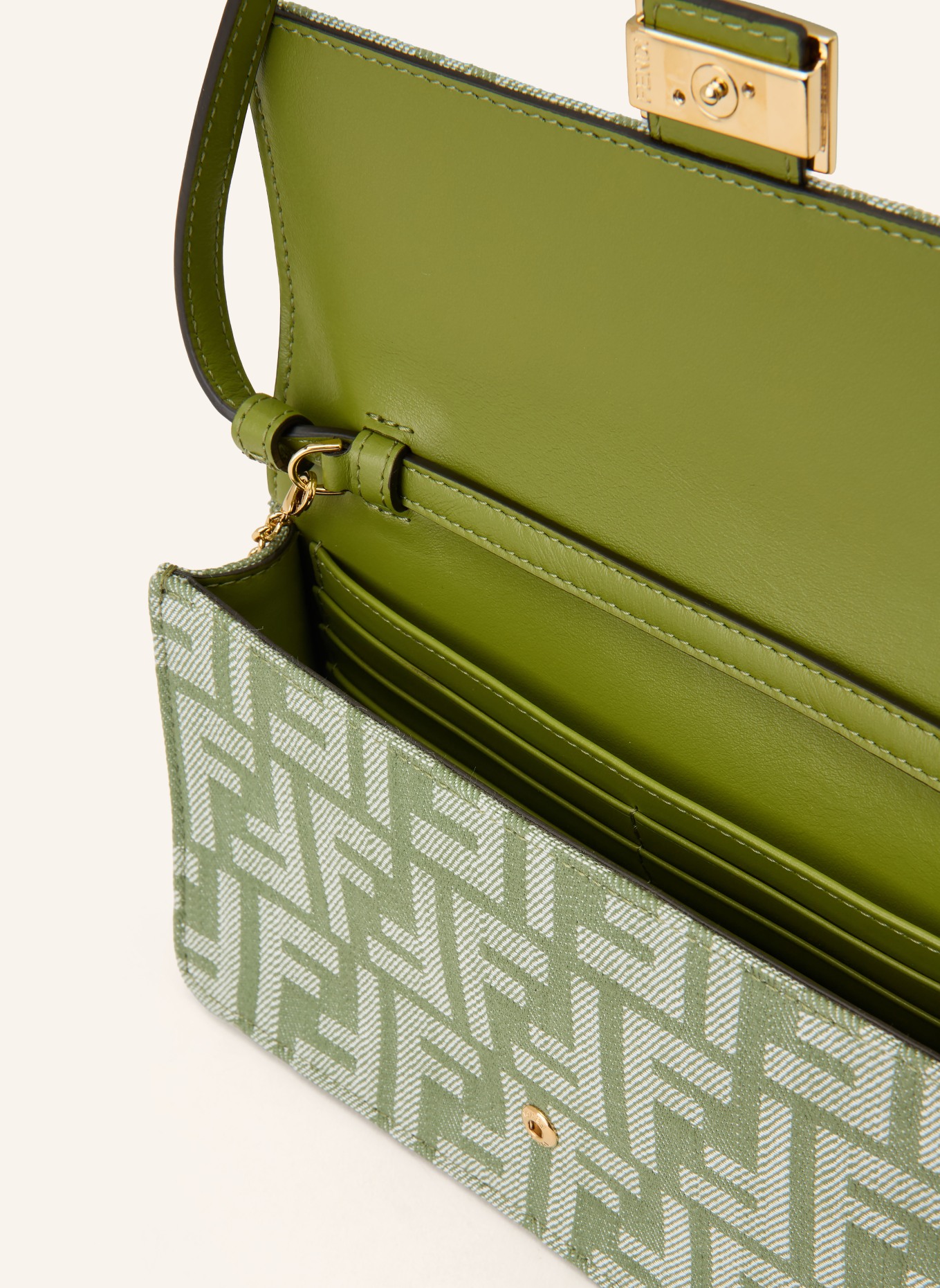 FENDI Portemonnee BAGUETTE om om te hangen: GROEN / WIT
