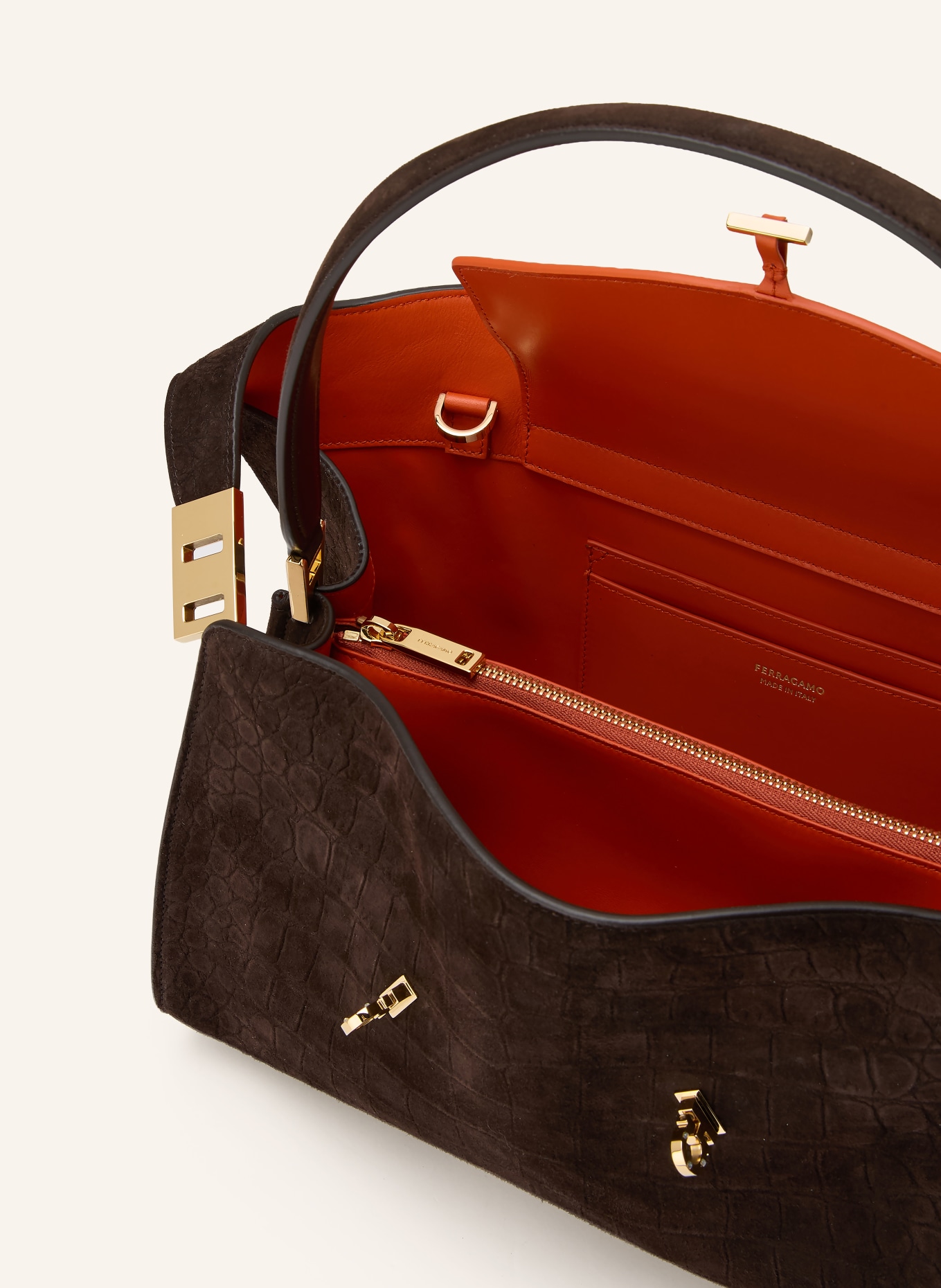 FERRAGAMO Kabelka HUG: TMAVĚ HNĚDÁ / ZLATÁ