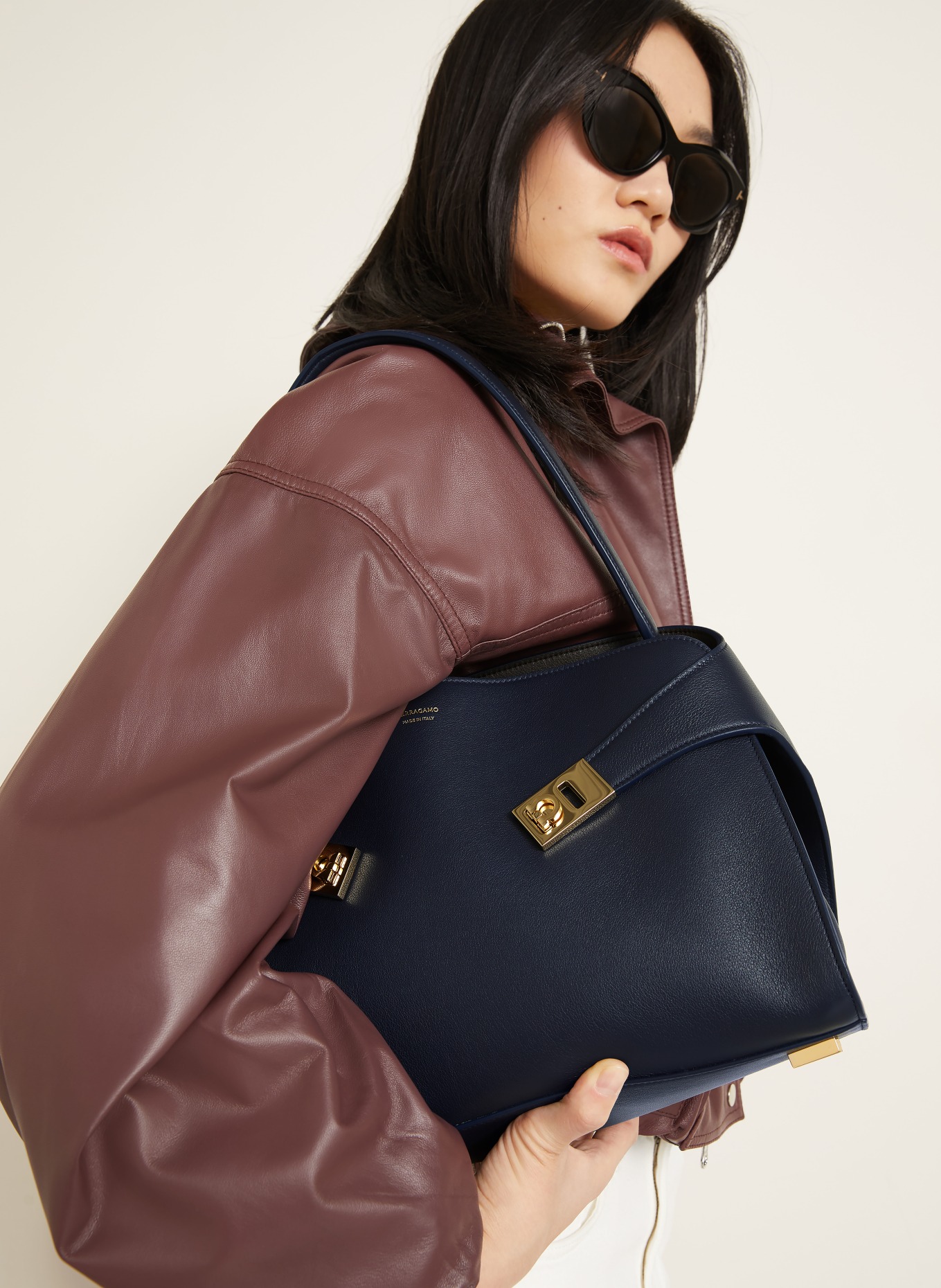 FERRAGAMO Handtas HUG: ZWART / GOUD