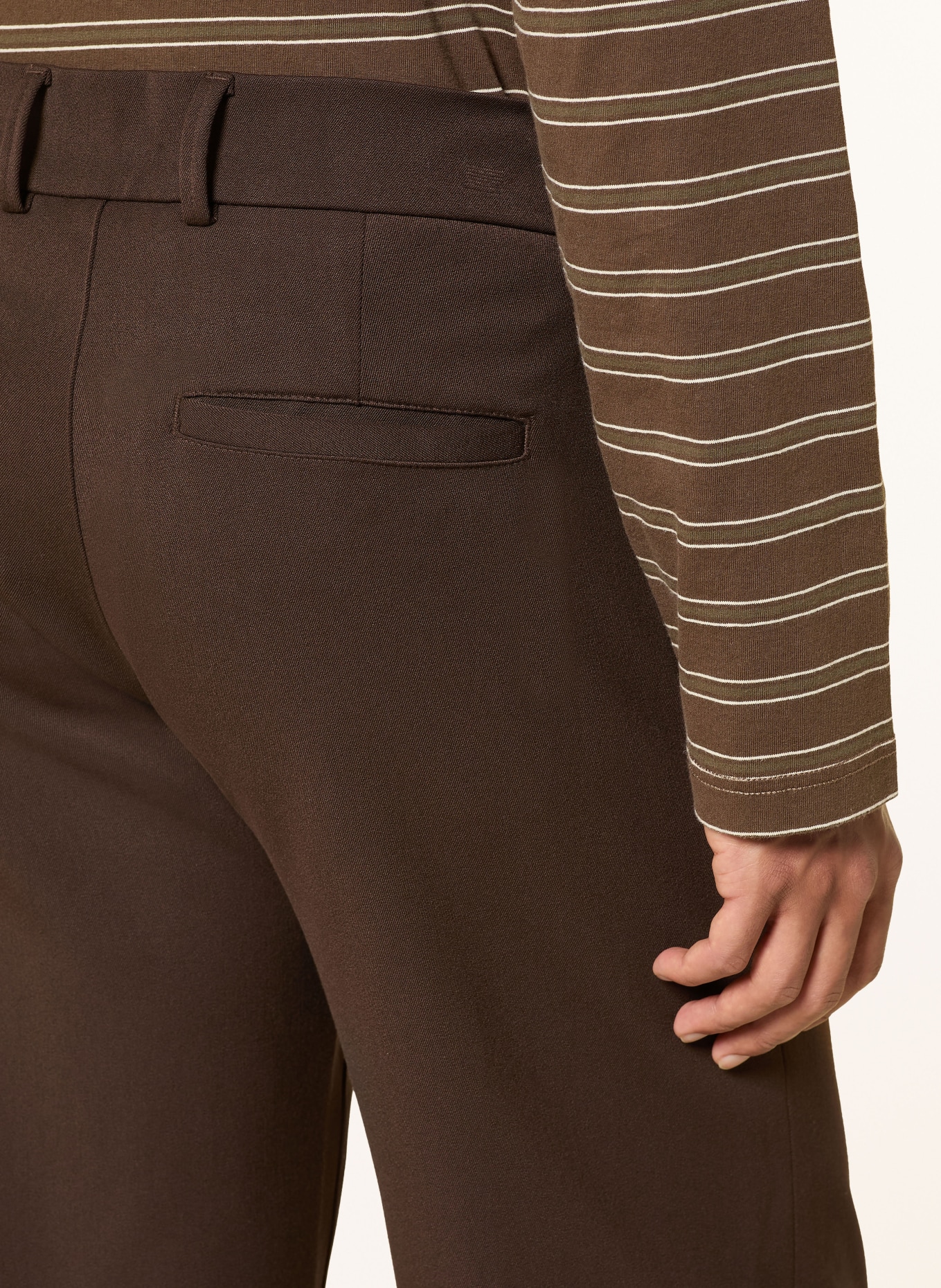 EIGHTYFIVE Pantalon coupe classique: MARRON FONCÉ