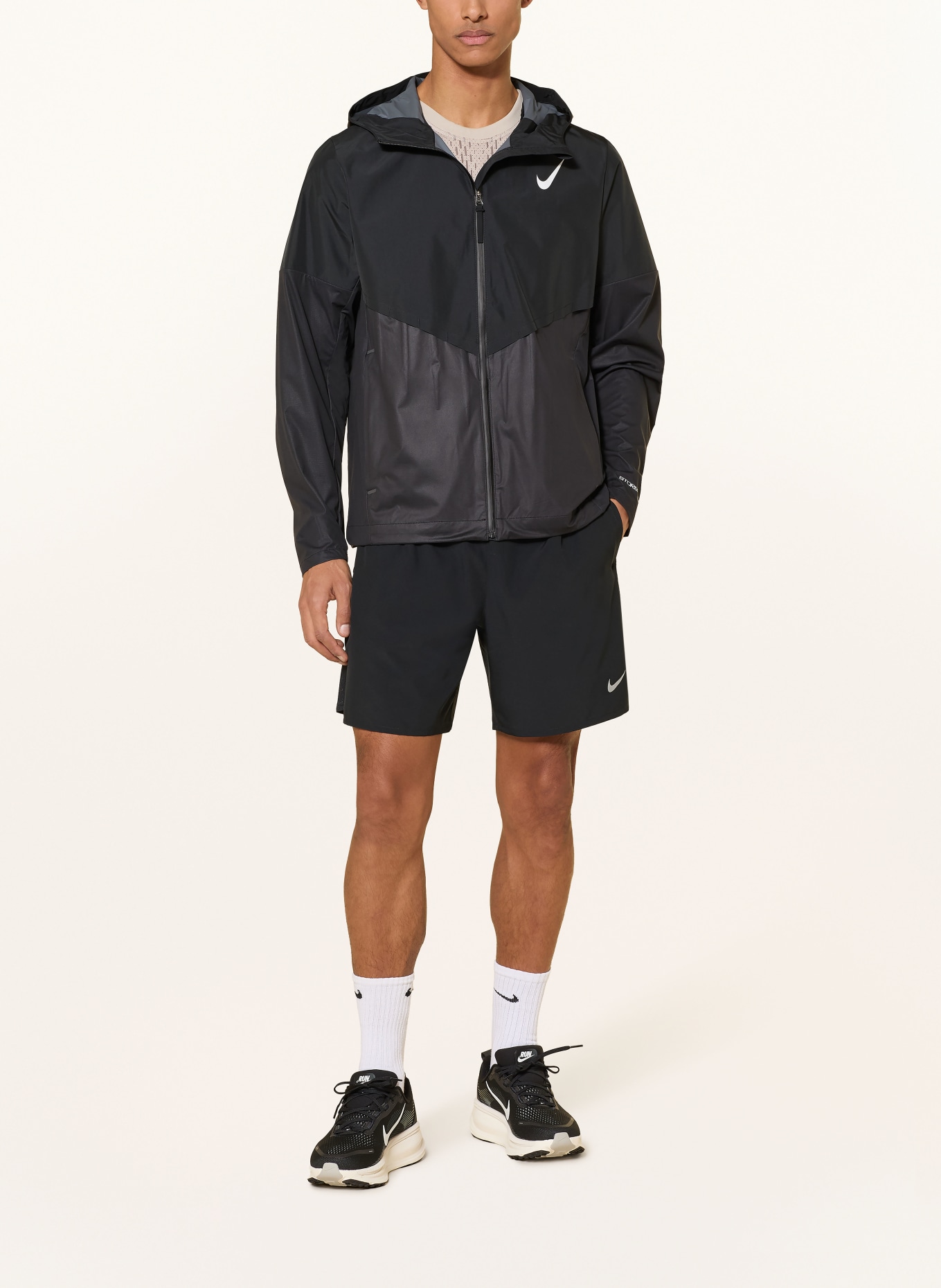 Nike Veste de course AEROSWIFT: NOIR