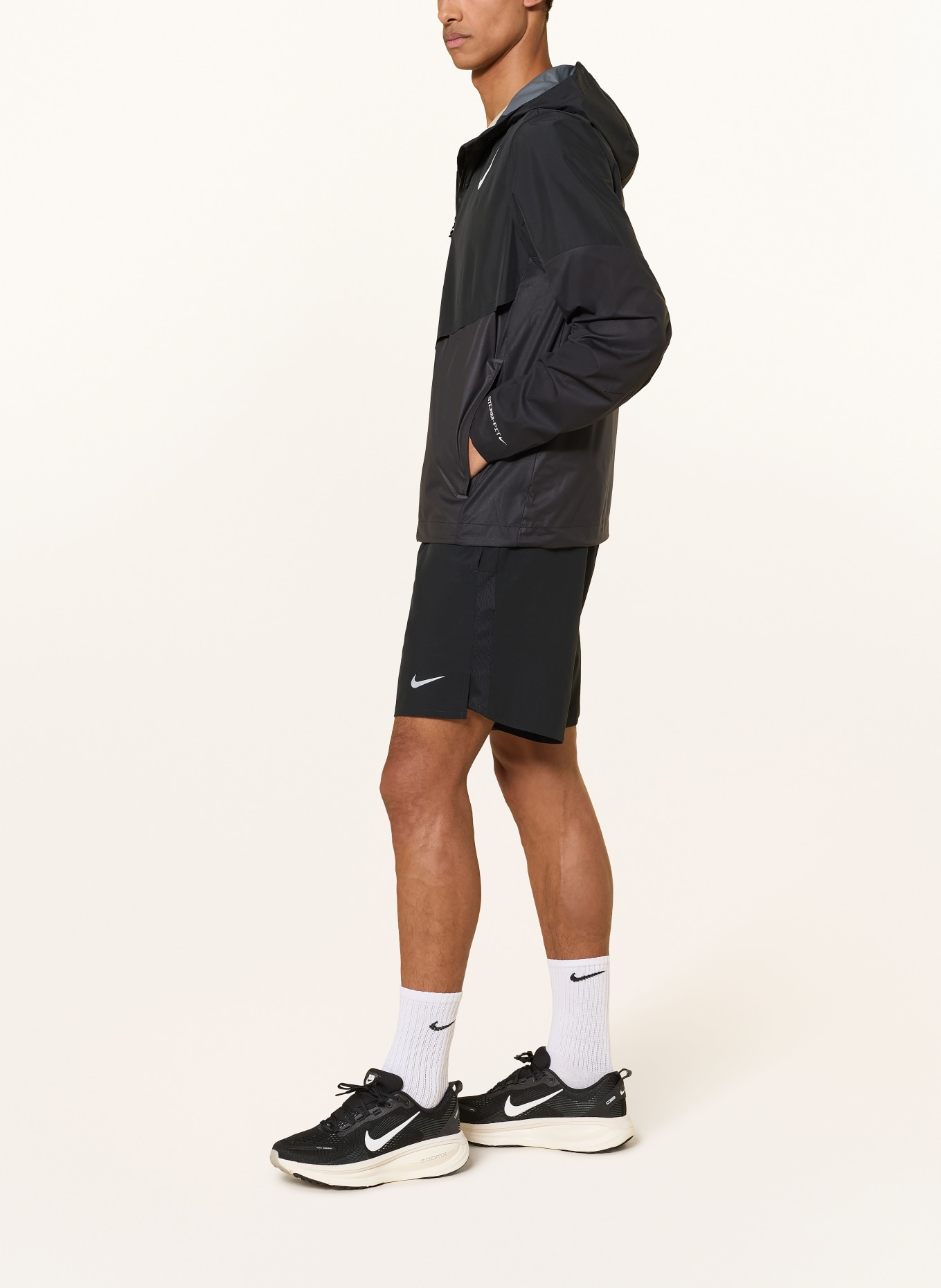 Nike Veste de course AEROSWIFT: NOIR