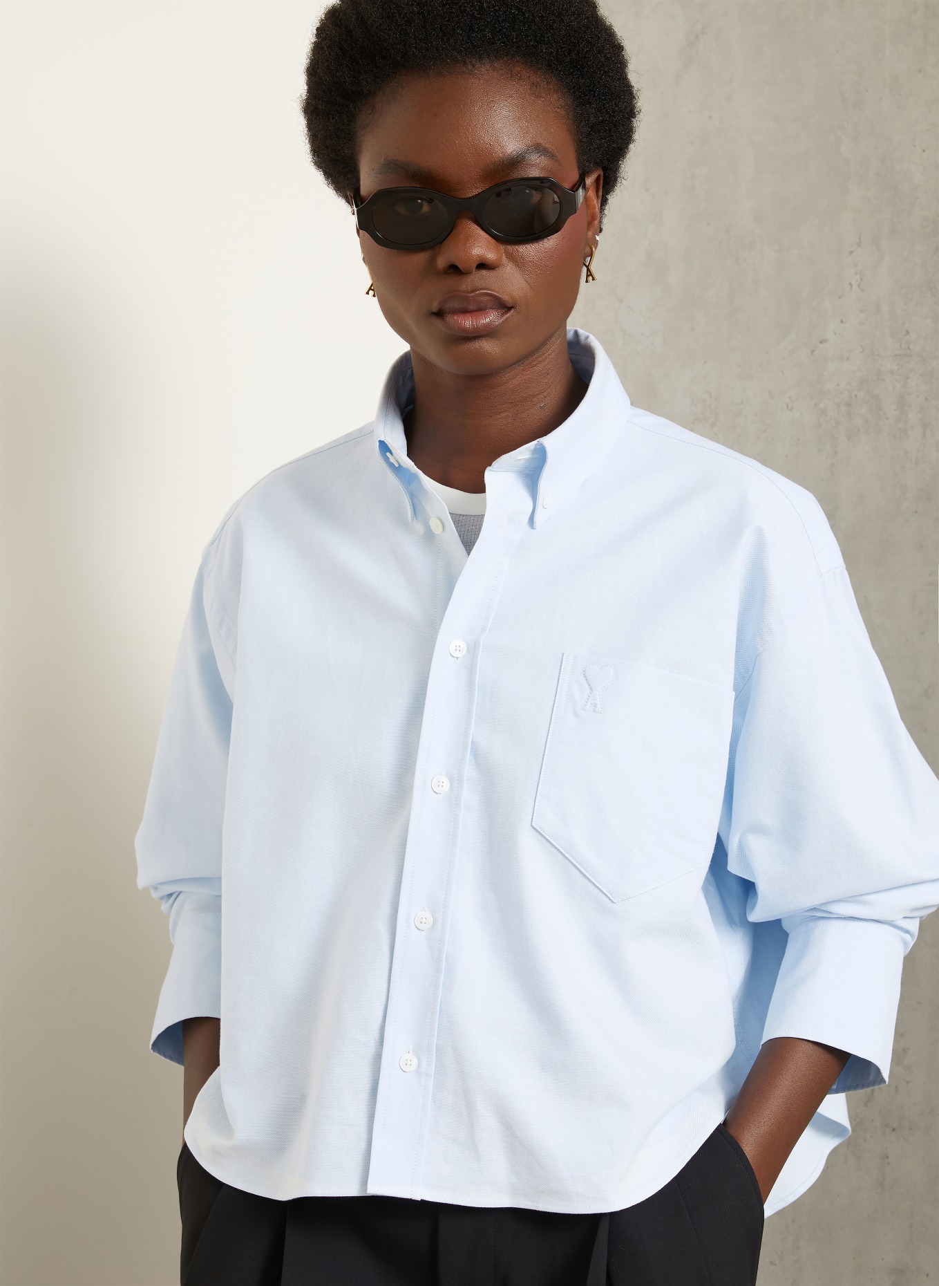 AMI PARIS Cropped-Hemdbluse: HELLBLAU