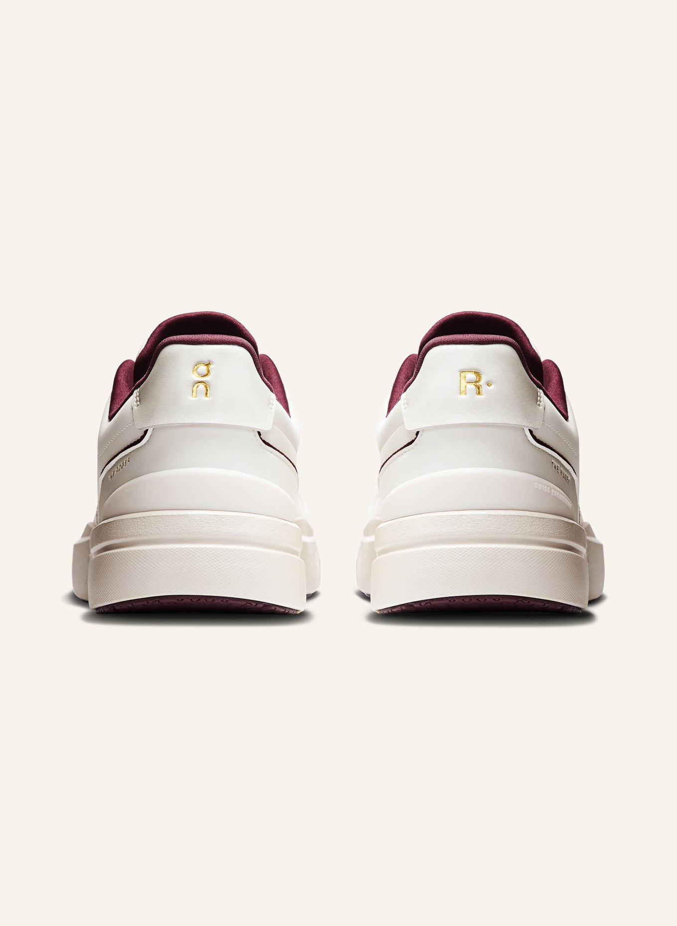 On Sneaker THE ROGER CENTRE COURT: WEISS / DUNKELROT