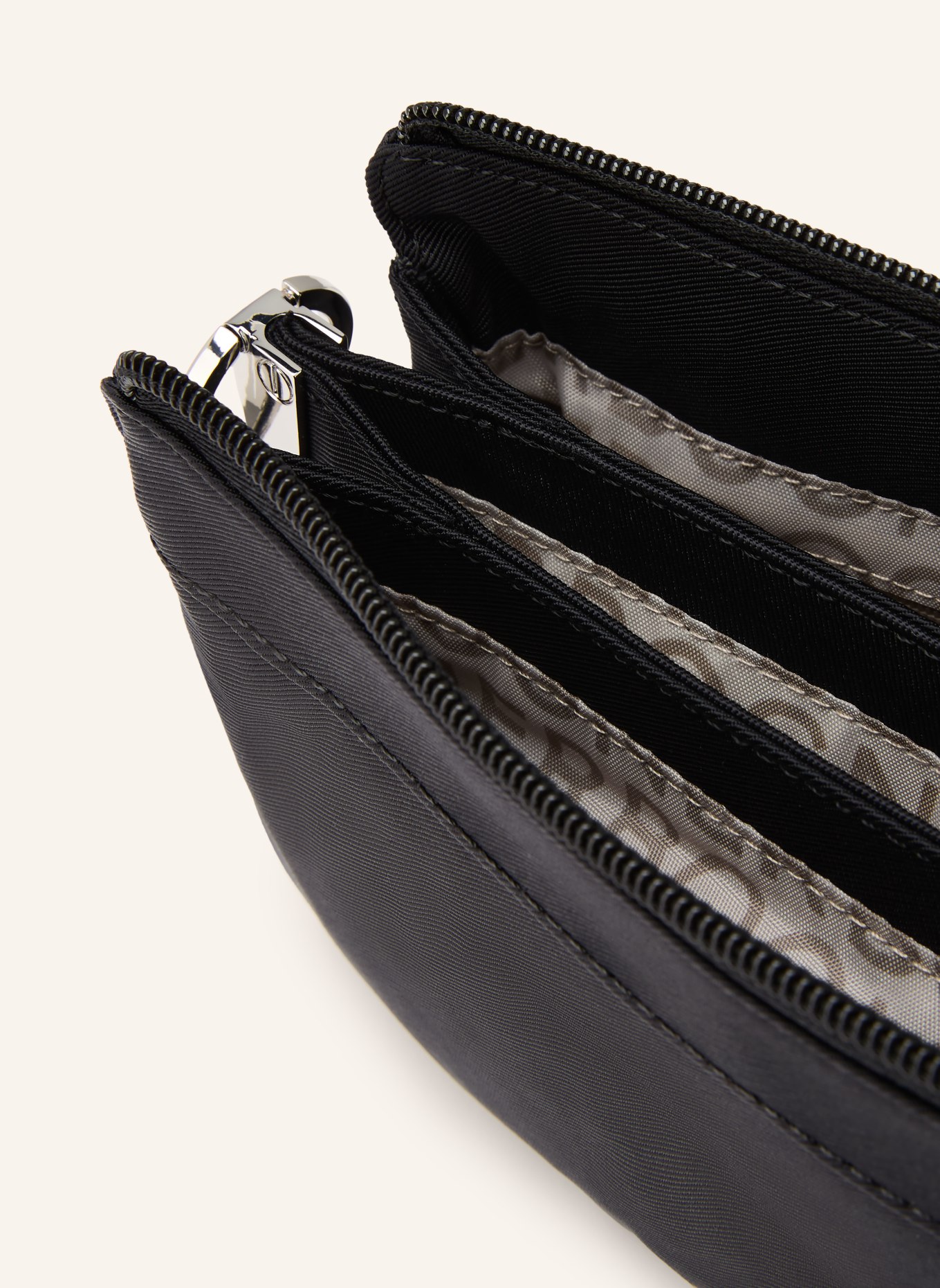 BOGNER Umhängetasche: SCHWARZ