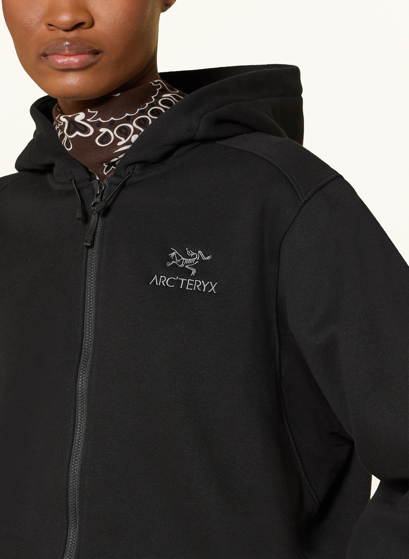 ARC'TERYX EMBLEM CROP Sweat Jacket: BLACK