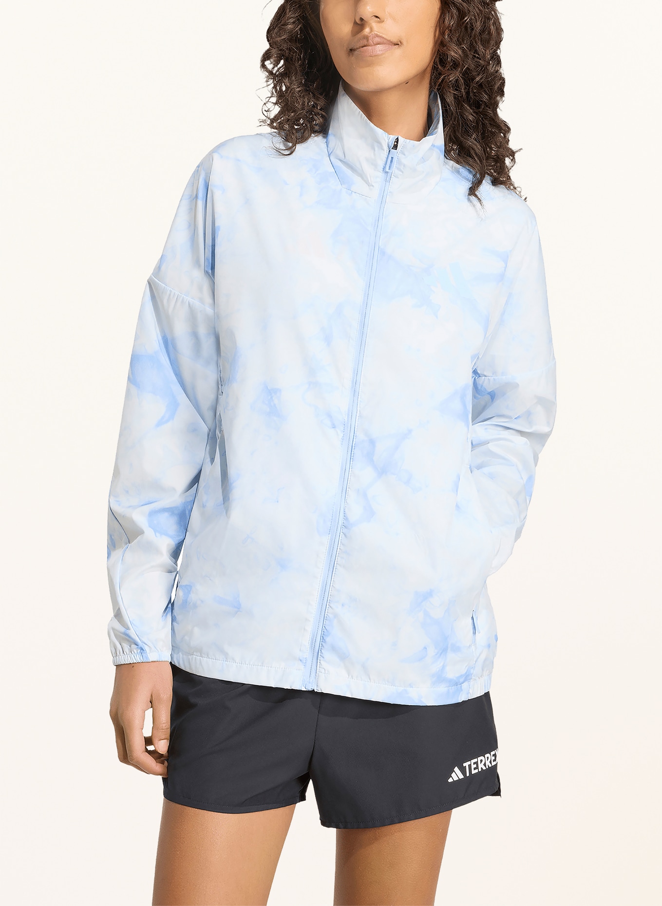 adidas TERREX Windbreaker MULTI SPRAY DYE CLIMA365: LIGHT BLUE / BLUE