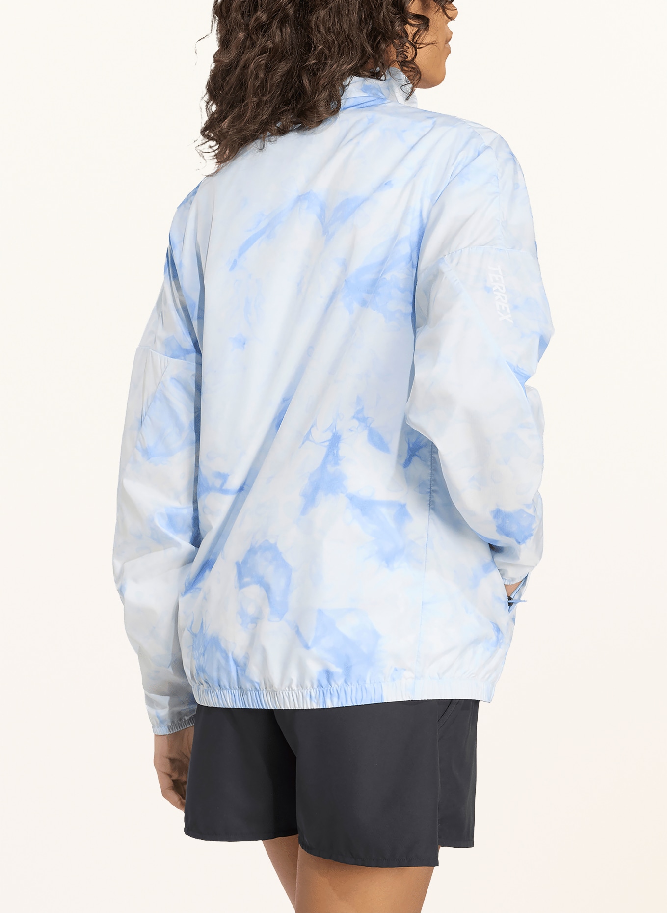 adidas TERREX Windbreaker MULTI SPRAY DYE CLIMA365: LIGHT BLUE / BLUE