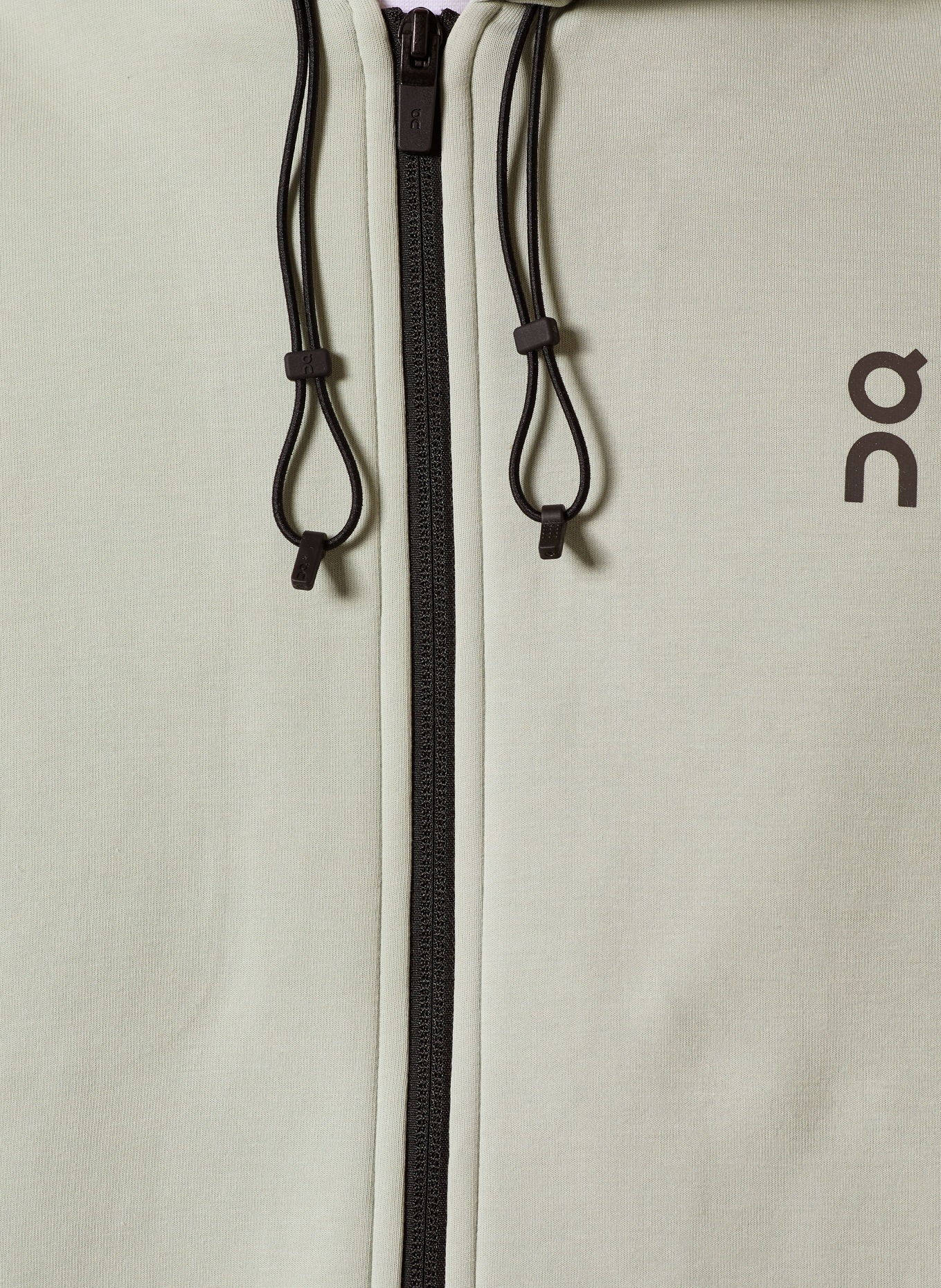 On FOCUS TECH training jacket: LIGHT GREEN