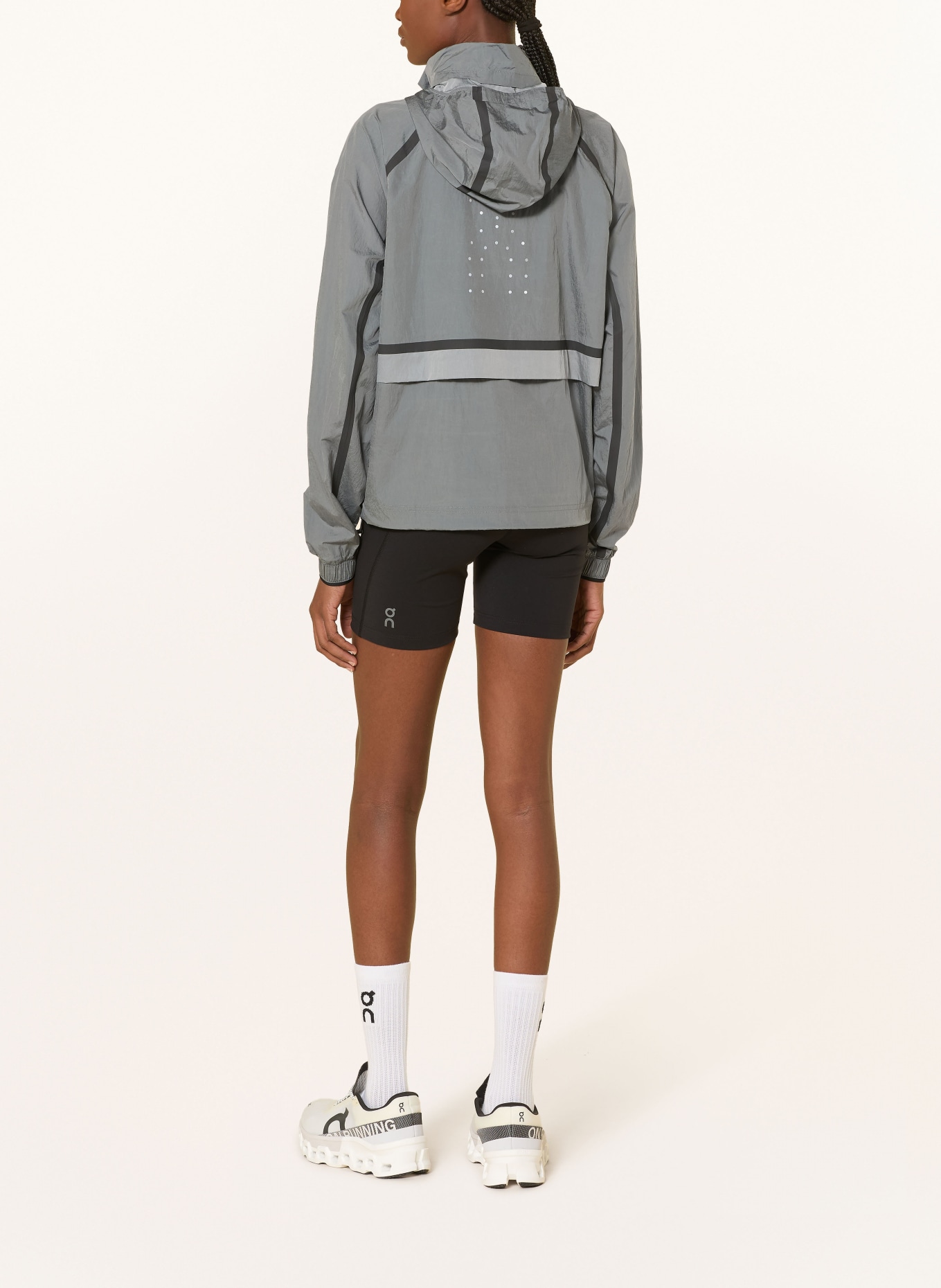 On Hardloopjack PERFORMANCE VOLT: GRIJS