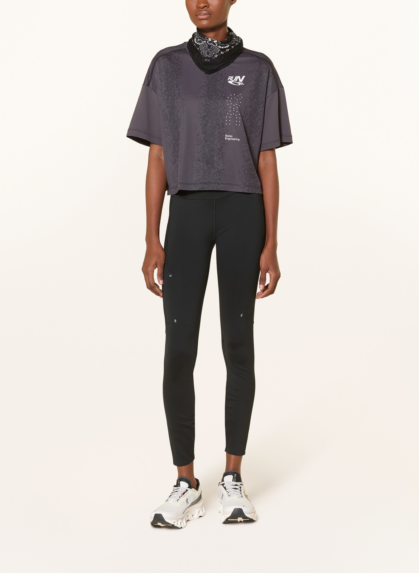 On Hardloopshirt PERFORMANCE VOLT-T: DONKERPAARS