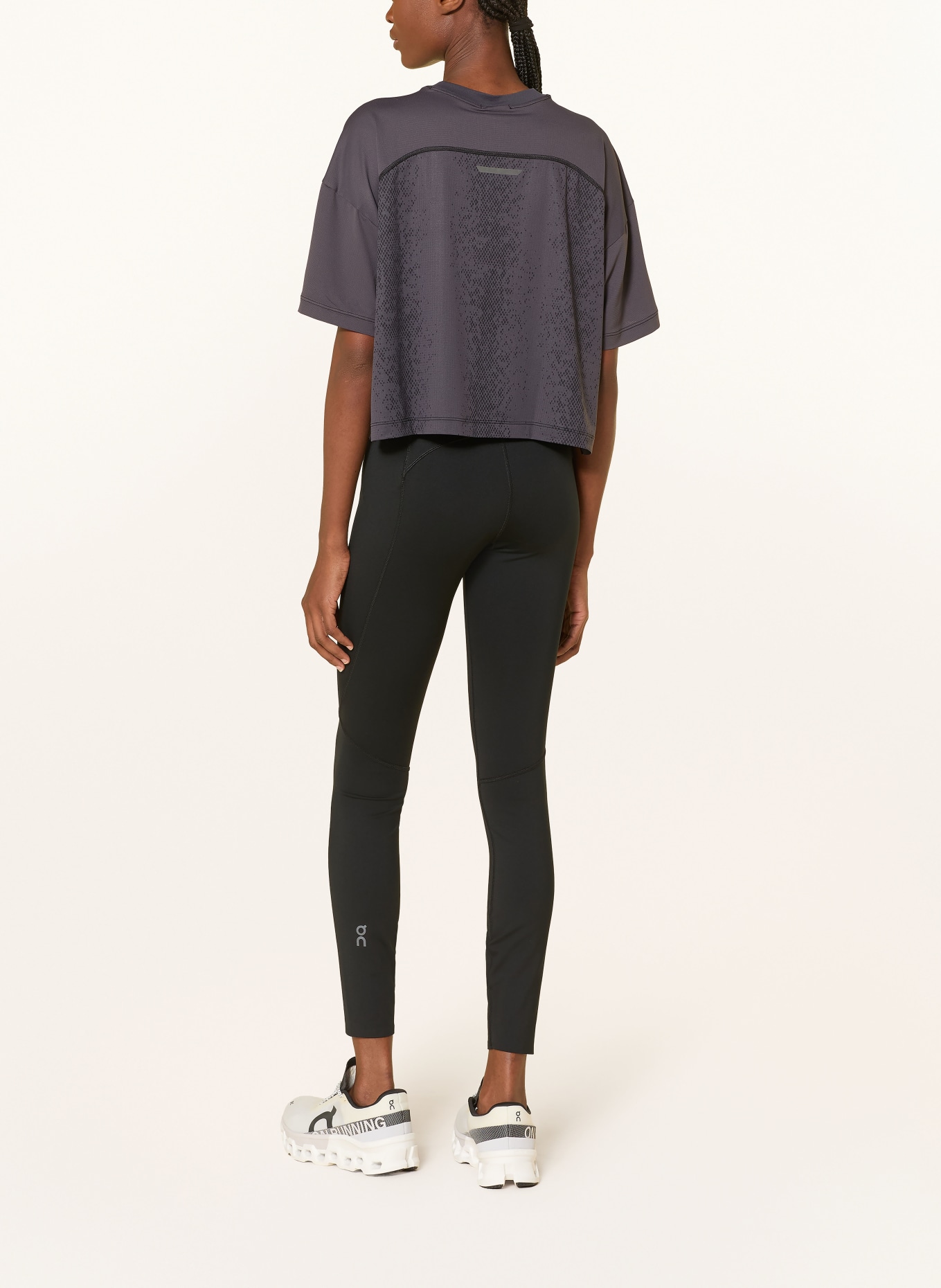 On Hardloopshirt PERFORMANCE VOLT-T: DONKERPAARS