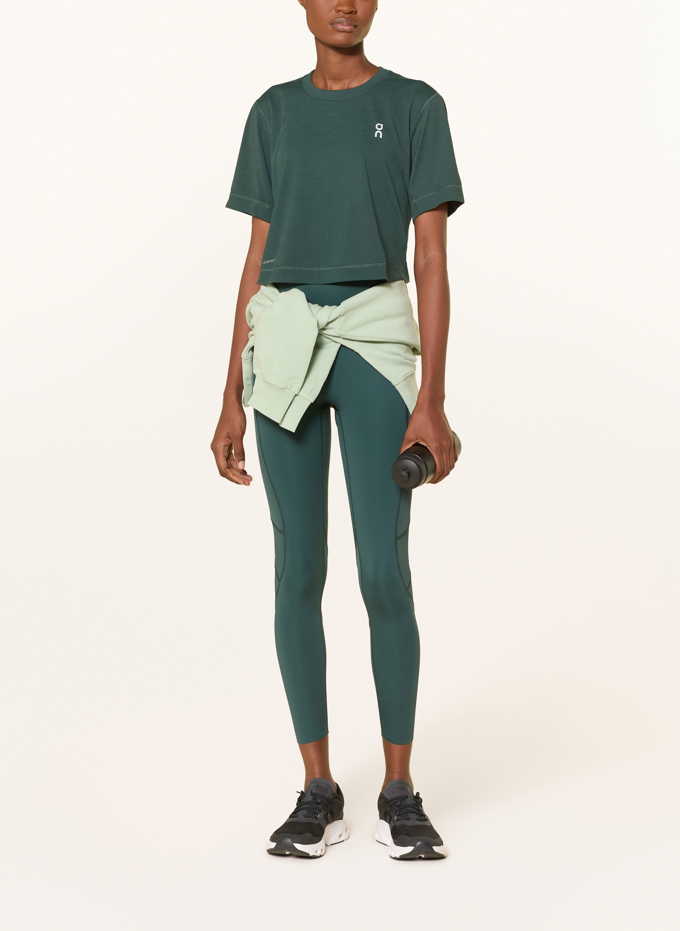 On T-shirt TRAIN T-CROP: GROEN