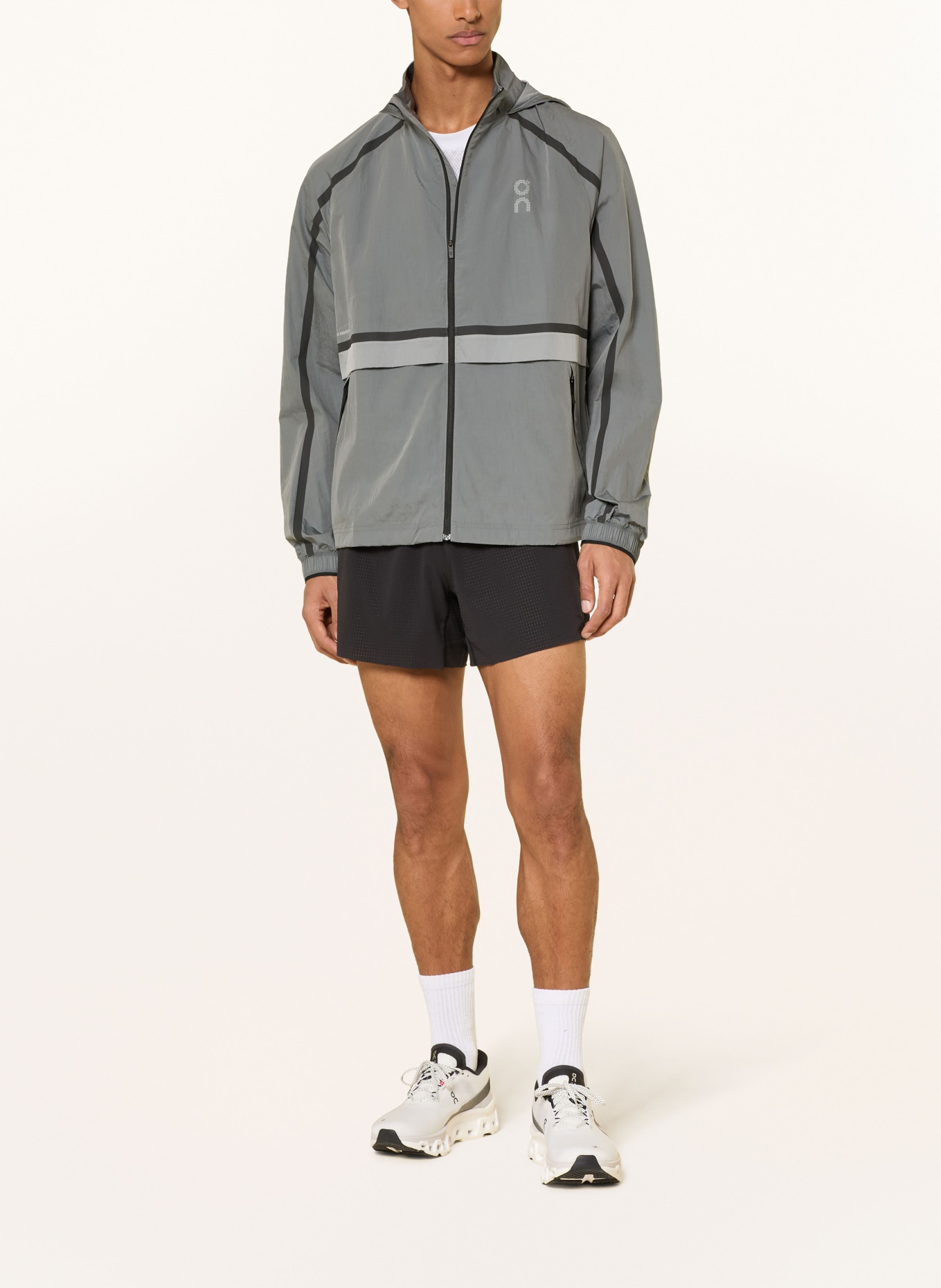 On Hardloopjack PERFORMANCE VOLT: GRIJS