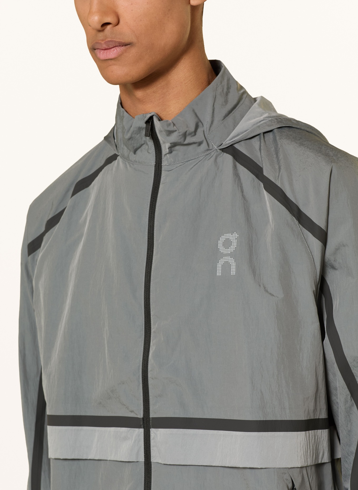 On Hardloopjack PERFORMANCE VOLT: GRIJS