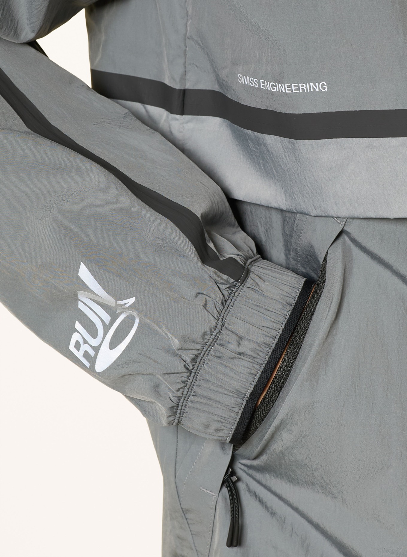 On Hardloopjack PERFORMANCE VOLT: GRIJS