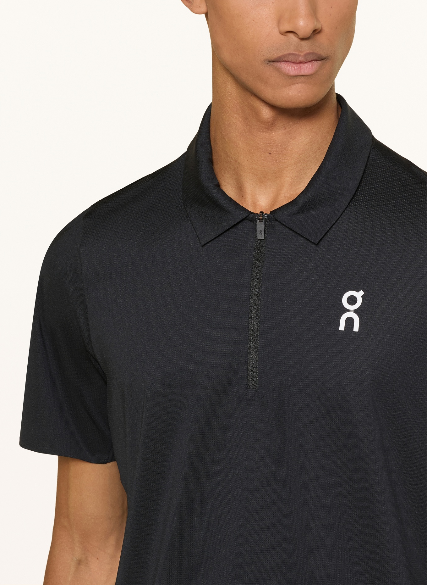 On Functionele polo COURT-T: ZWART