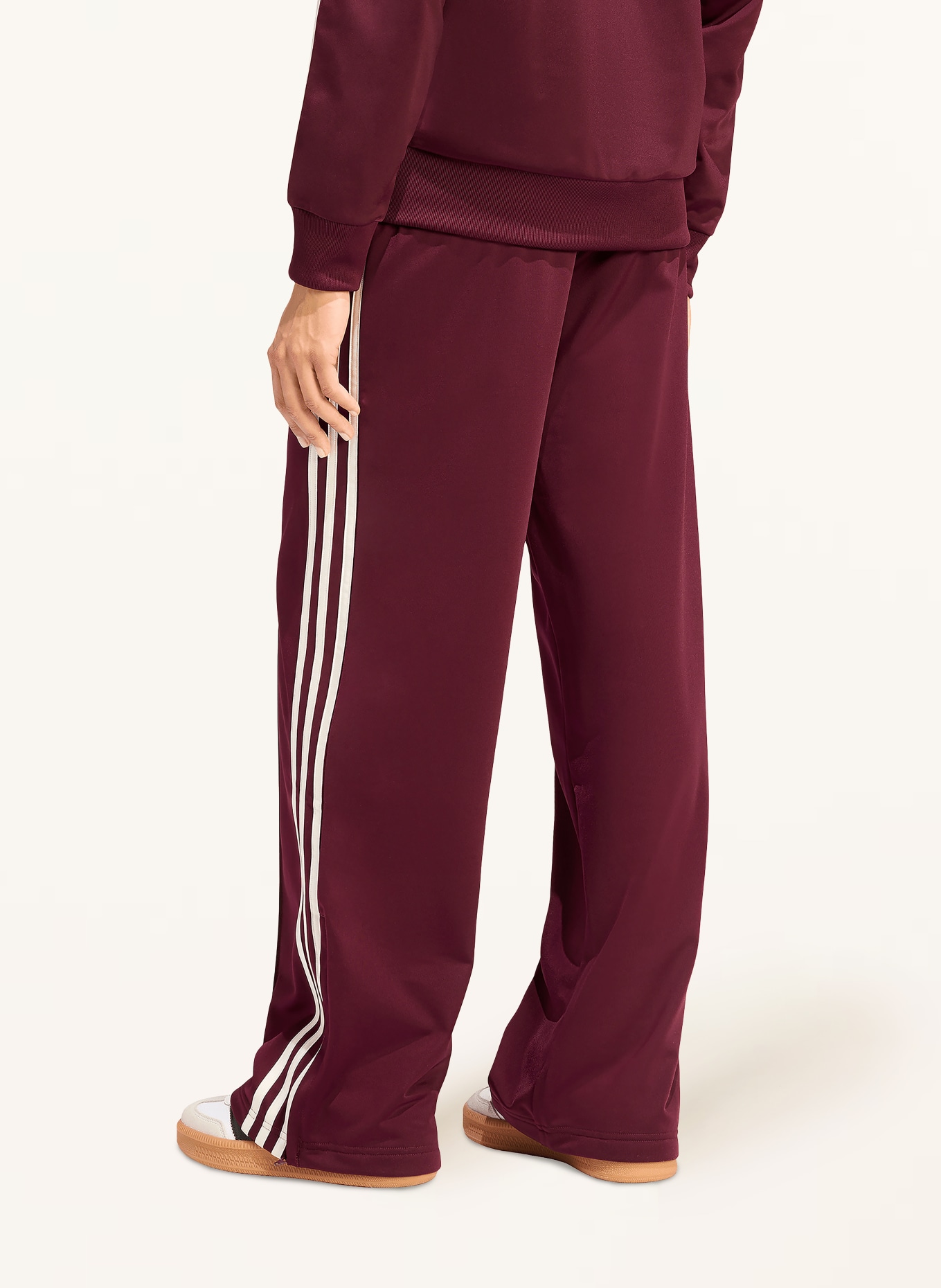 adidas Originals Pantalon de survêtement FIREBIRD LOOSE avec bandes galonnées: ROUGE FONCÉ / BLANC