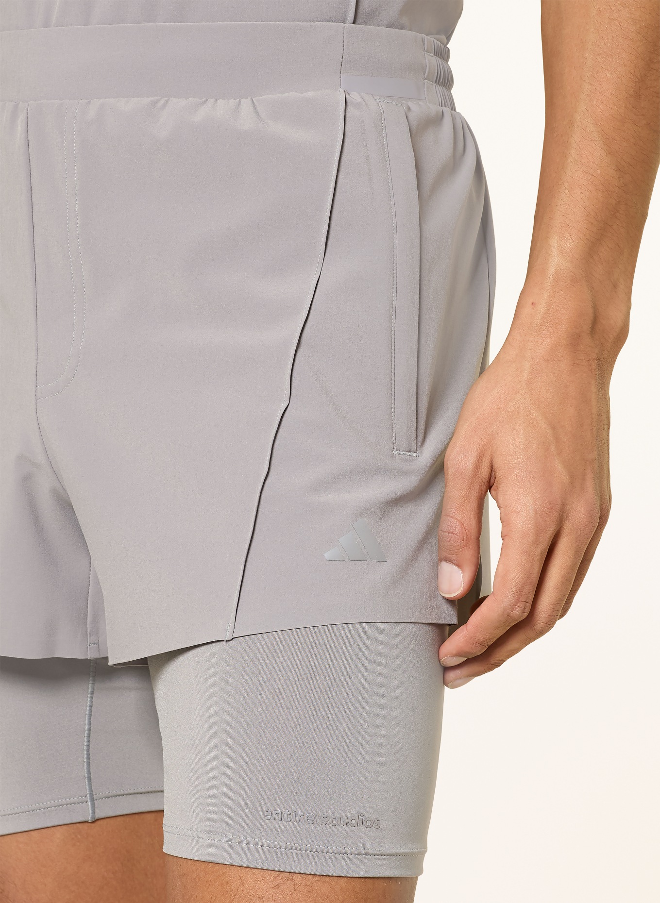 adidas 2-in-1-Trainingsshorts ADIDAS X ENTIRE STUDIOS D4T: GRAU