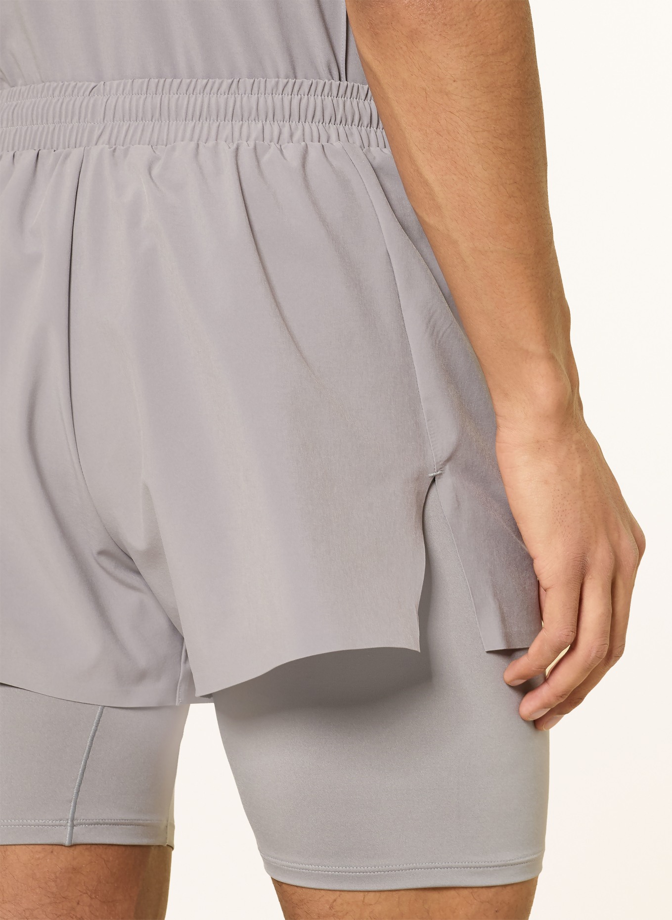 adidas 2-in-1-Trainingsshorts ADIDAS X ENTIRE STUDIOS D4T: GRAU