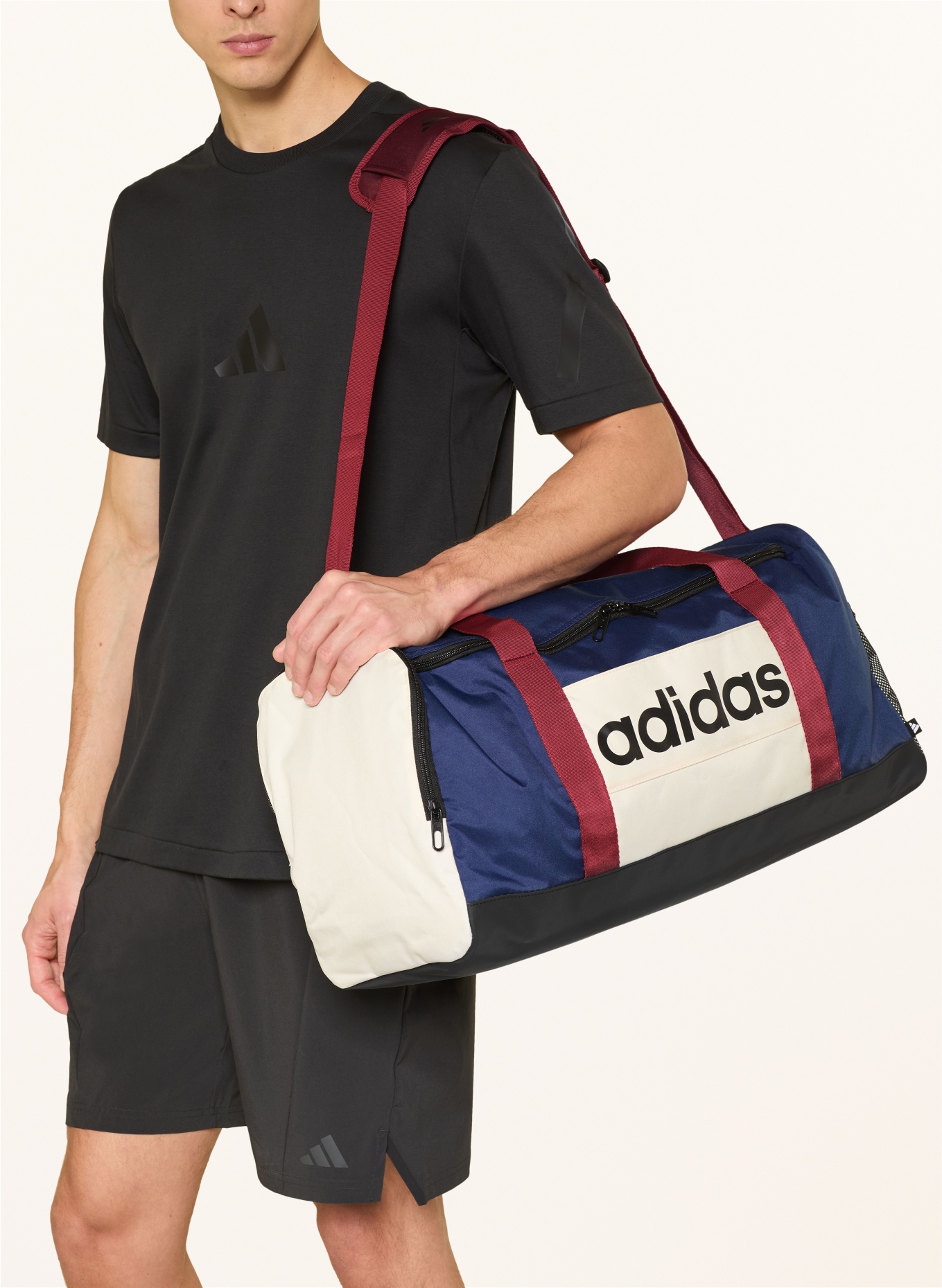 adidas Sac de sport ESSENTIALS LINEAR MEDIUM: BLEU FONCÉ / CRÈME / ROUGE