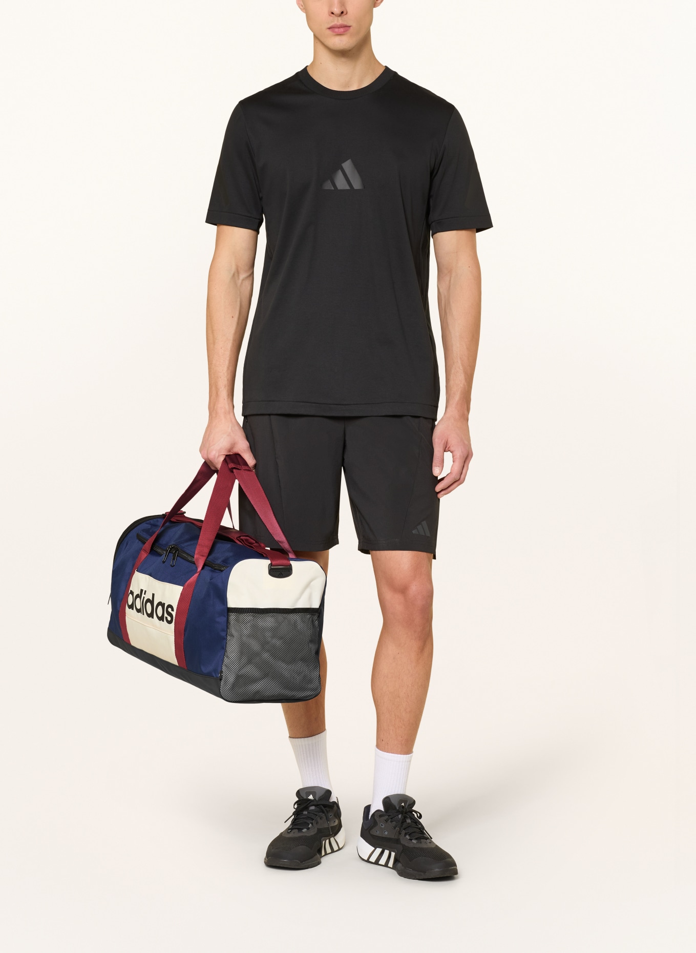 adidas Sac de sport ESSENTIALS LINEAR MEDIUM: BLEU FONCÉ / CRÈME / ROUGE