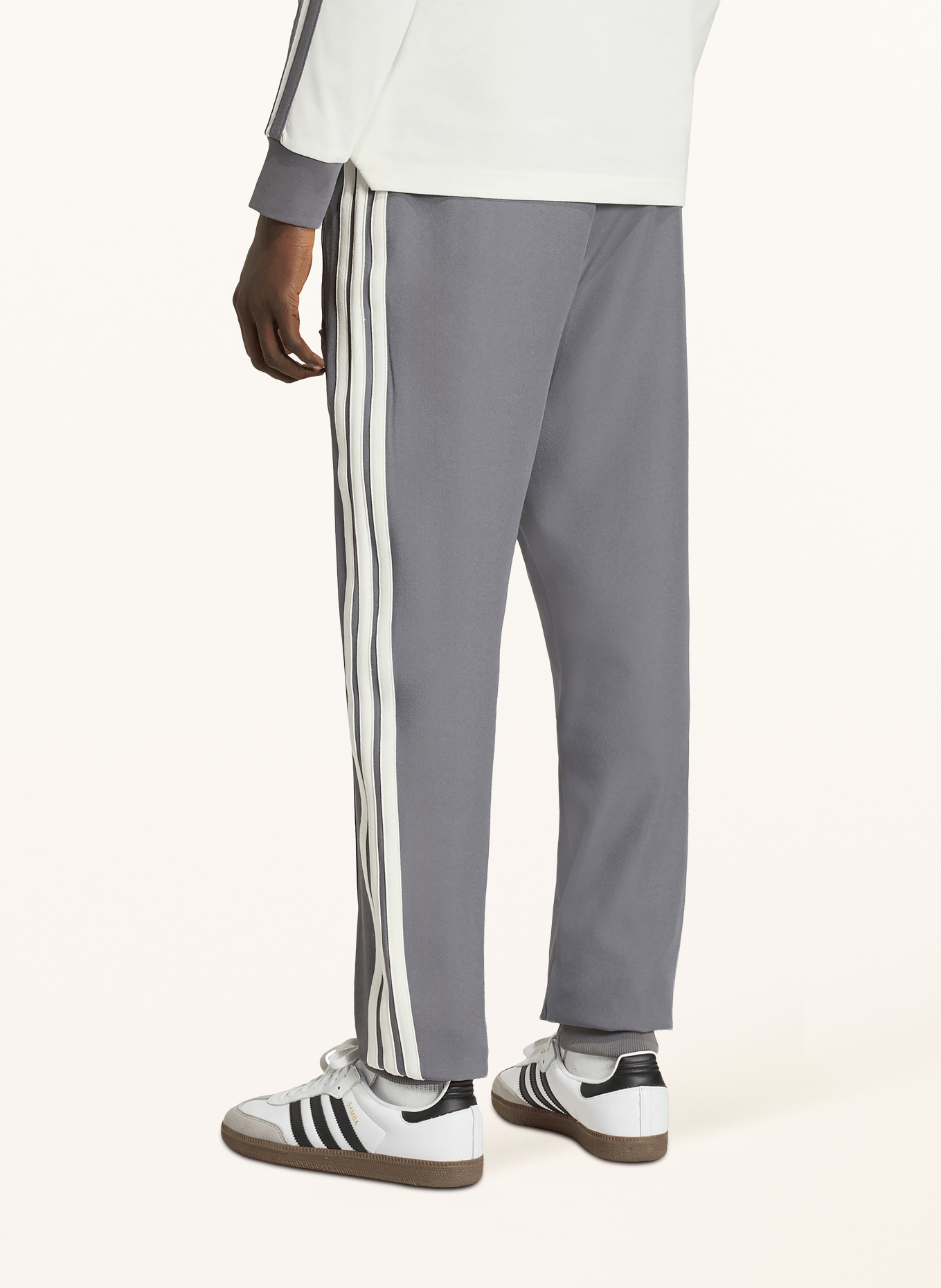 adidas Pantalon de survêtement MERCEDES - AMG PETRONAS FORMULA 1 TEAM SILVER ARROWS ICON: TAUPE / CRÈME