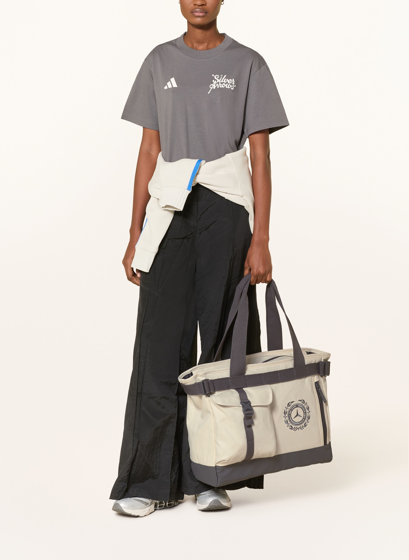 adidas Shopper MERCEDES - AMG PETRONAS FORMULA 1 TEAM SILVER ARROWS: CRÈME / DONKERGRIJS