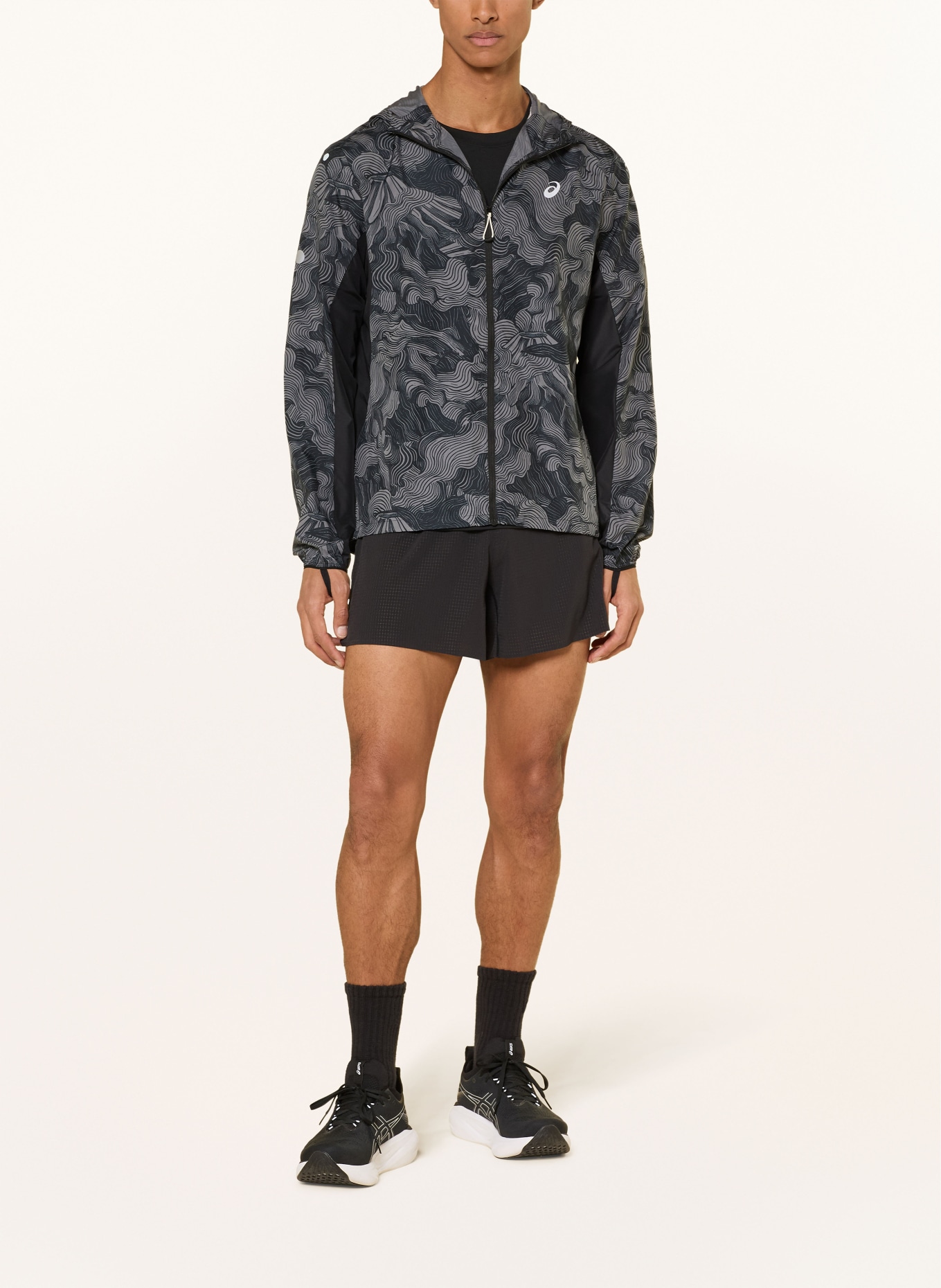 ASICS Laufjacke FUJITRAIL PACKABLE: SCHWARZ / GRAU