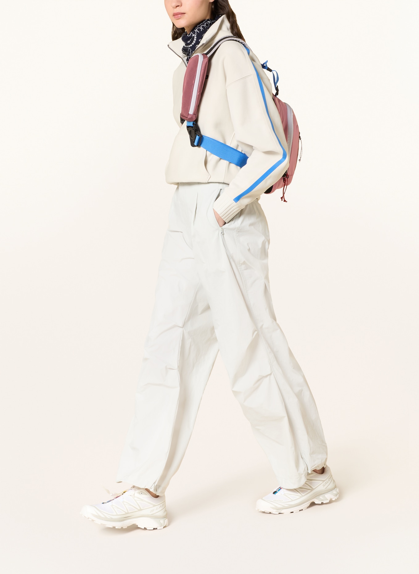 Peak Performance OUTDOOR SLINGBACK shoulder bag: LIGHT RED / BLUE / BLACK