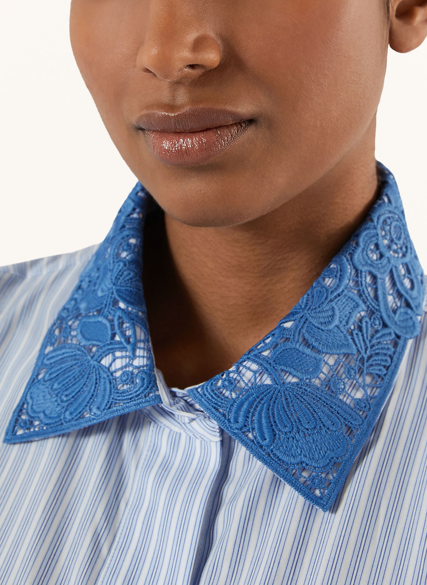 MARINA RINALDI CEPPO shirt dress with lace and gemstones: BLUE / WHITE