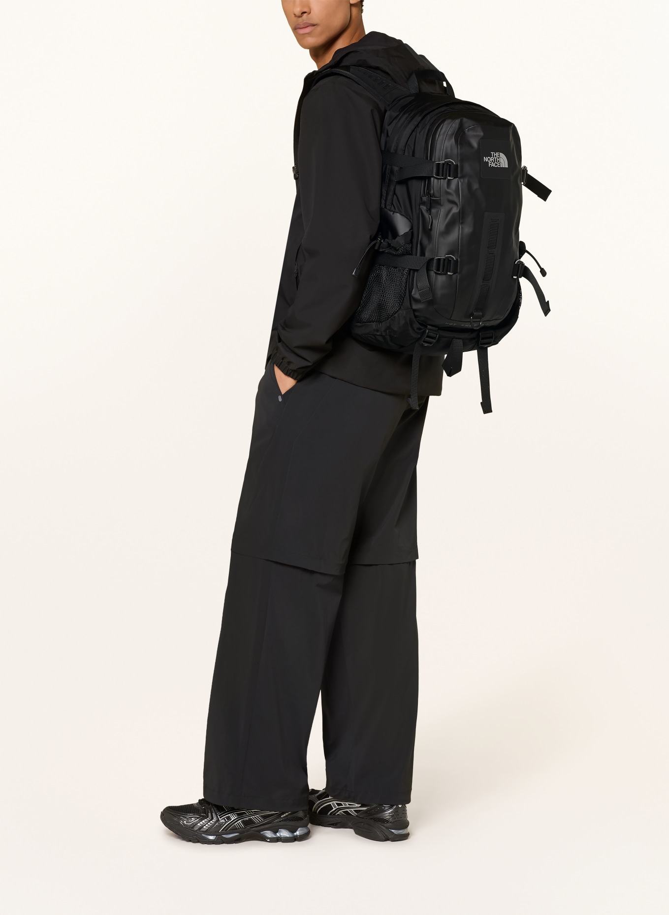 THE NORTH FACE Rugzak HOT SHOT BASE CAMP 25,5 l met laptopvak: ZWART