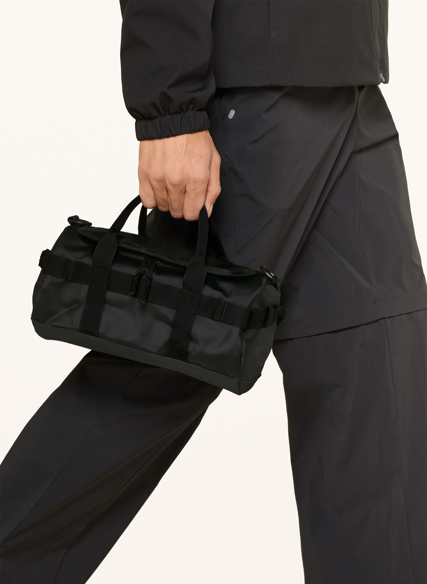 THE NORTH FACE Schoudertas BASE CAMP DUFFEL: ZWART