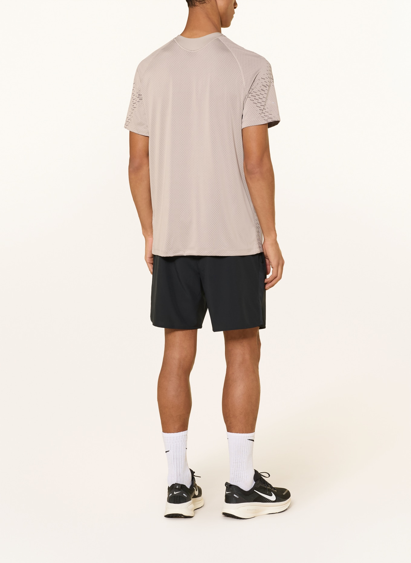 Nike STRIDE PLUS running shirt: TAUPE / BROWN