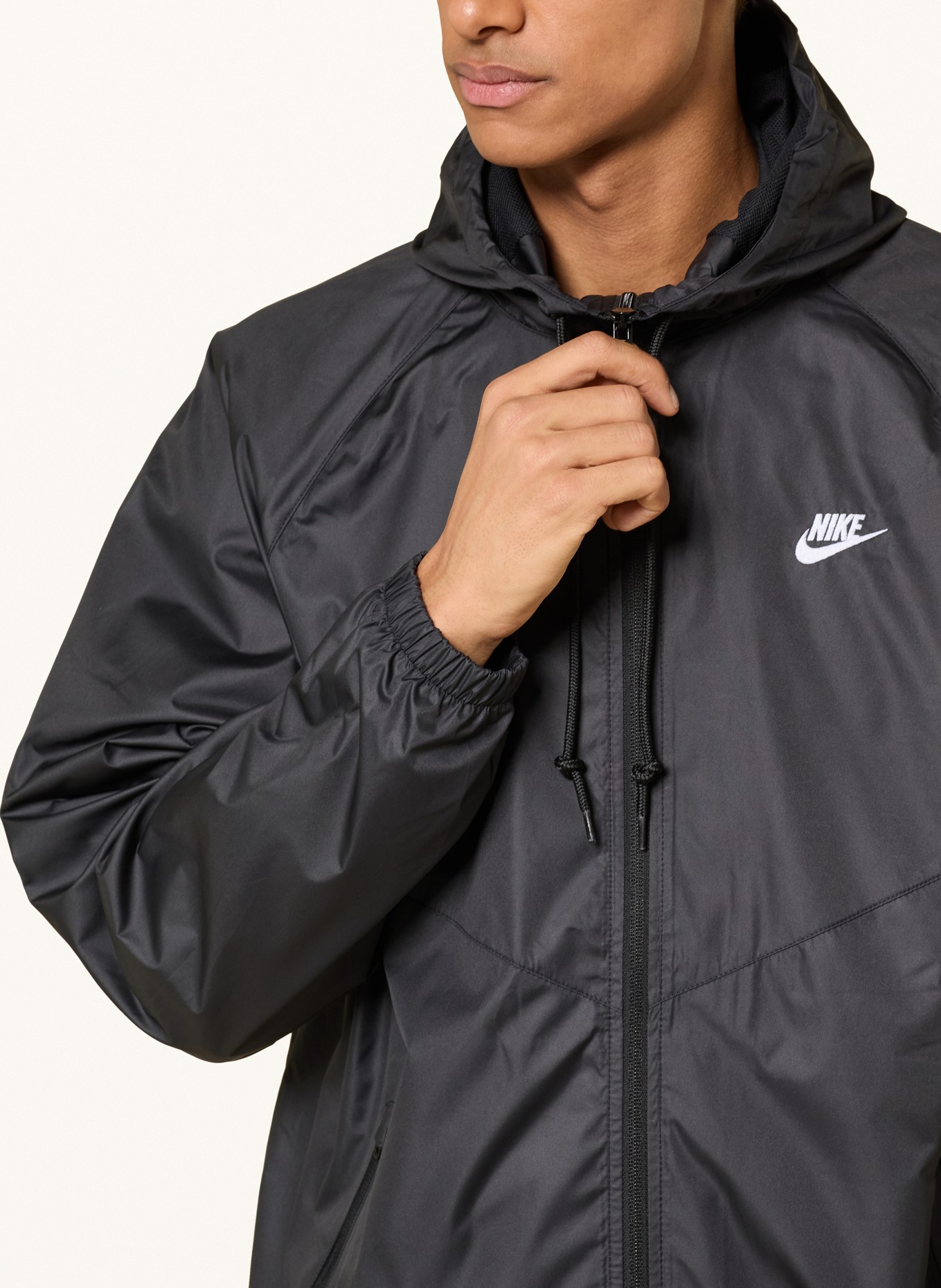 Nike WINDRUNNER Performance Jacket: BLACK