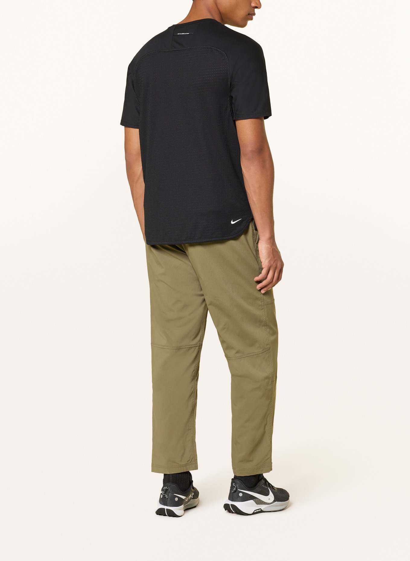 Nike T-shirt ACG SOLAR CHASE en mélange de matières: NOIR