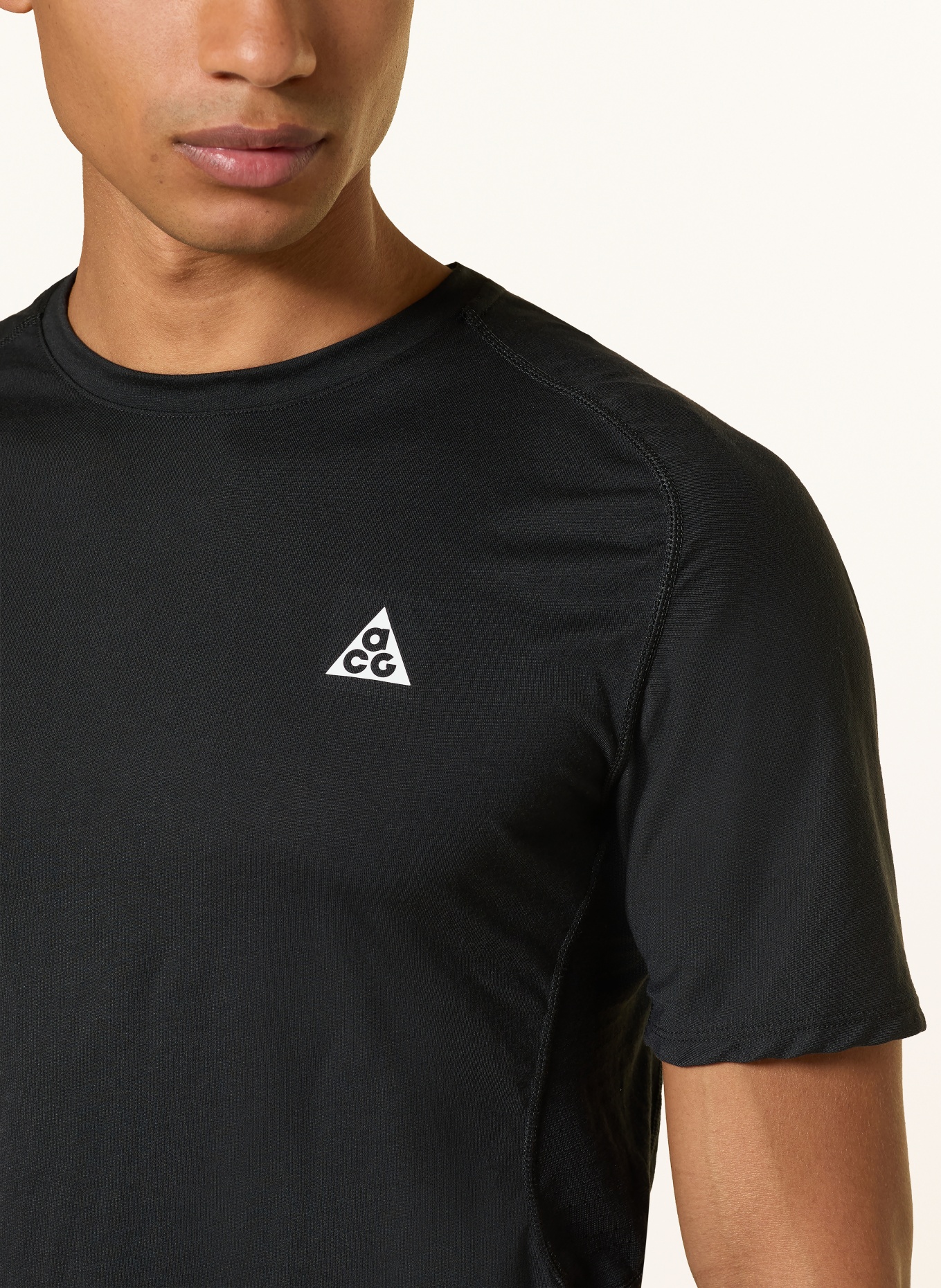Nike T-shirt ACG SOLAR CHASE en mélange de matières: NOIR